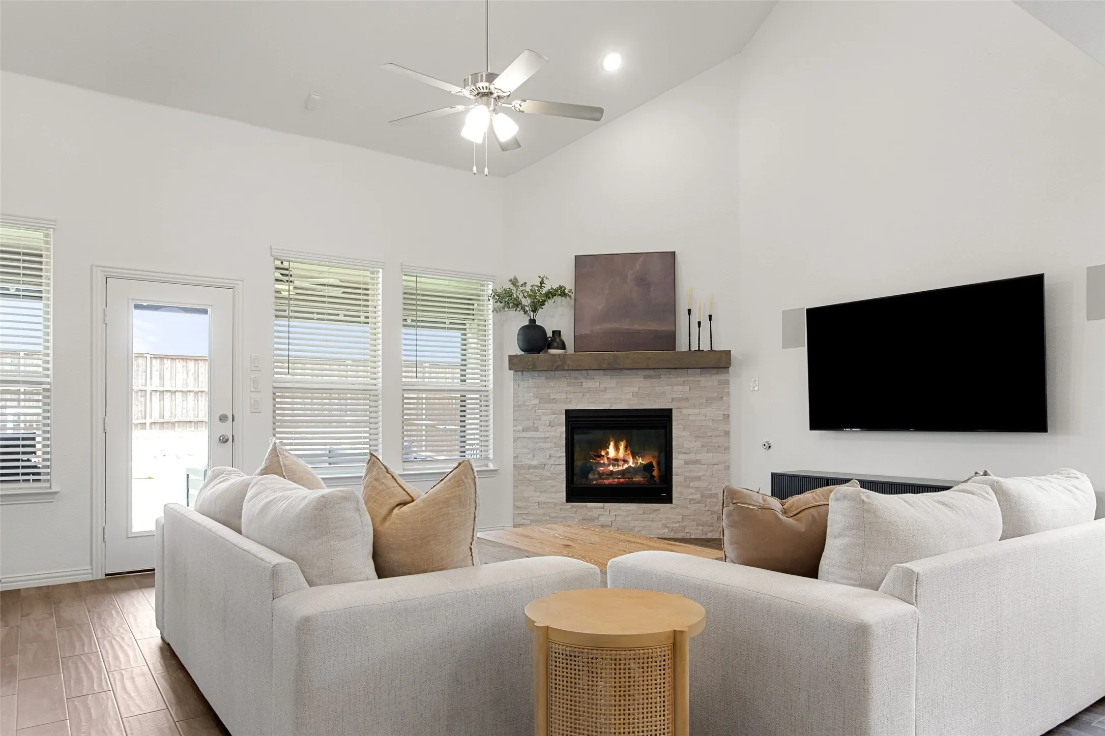 Single Family Residence For Rent in Collin County , 1429 Ross Avenue, Celina, Texas 75009, 4 Bedroom, 4 Bathroom, 2 Garage spaces, 2,821 Sqft, built in 2021, mls#21346026, Real Estate Agent in Celina, Homes For Rent in Collin county, Homes For Rent in Celina, Realtor in Celina Texas, Real Estate Brokerage Independent Realty Texas, Luminita Cordes Realtor