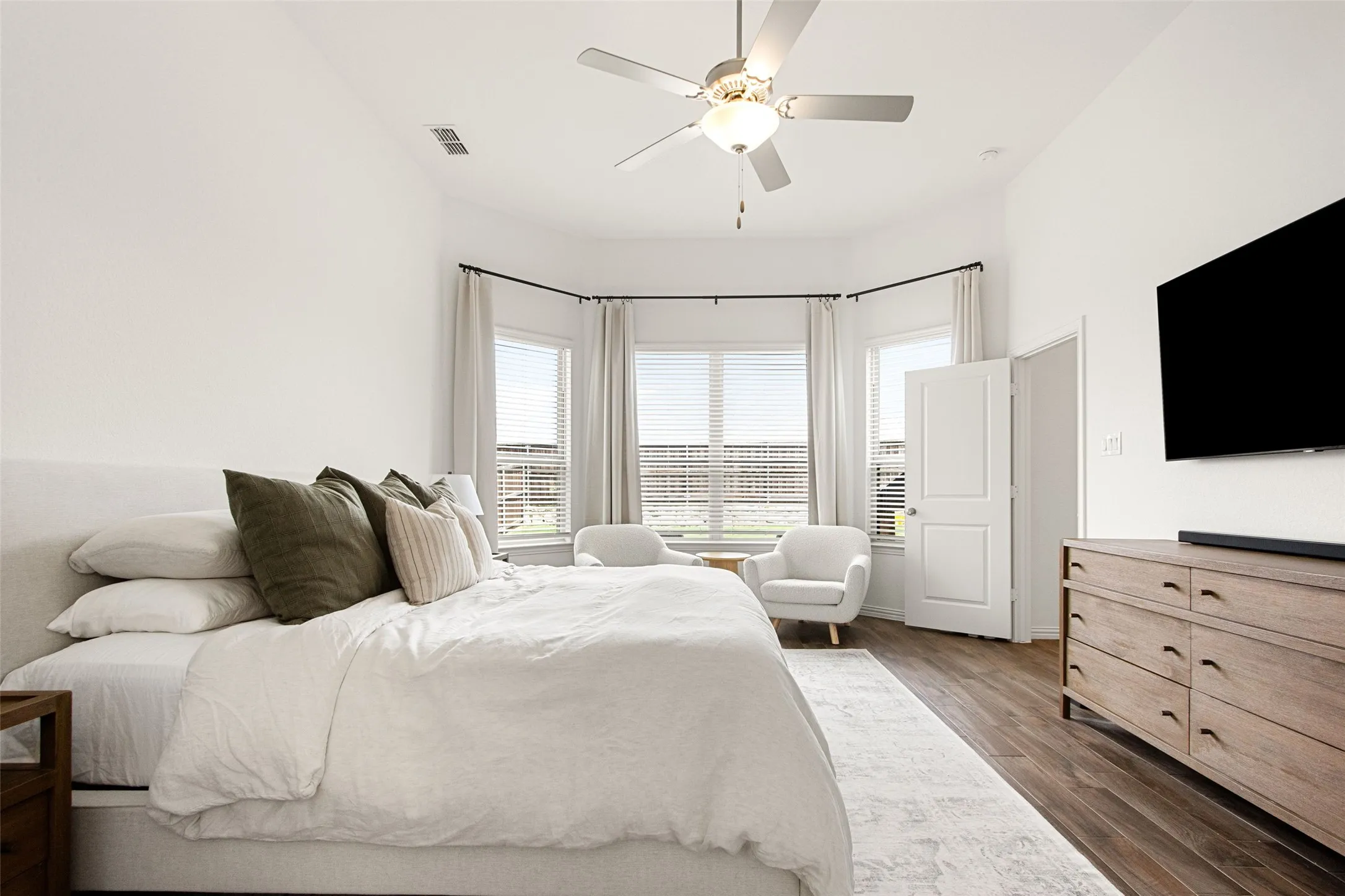 Single Family Residence For Rent in Collin County , 1429 Ross Avenue, Celina, Texas 75009, 4 Bedroom, 4 Bathroom, 2 Garage spaces, 2,821 Sqft, built in 2021, mls#21346026, Real Estate Agent in Celina, Homes For Rent in Collin county, Homes For Rent in Celina, Realtor in Celina Texas, Real Estate Brokerage Independent Realty Texas, Luminita Cordes Realtor