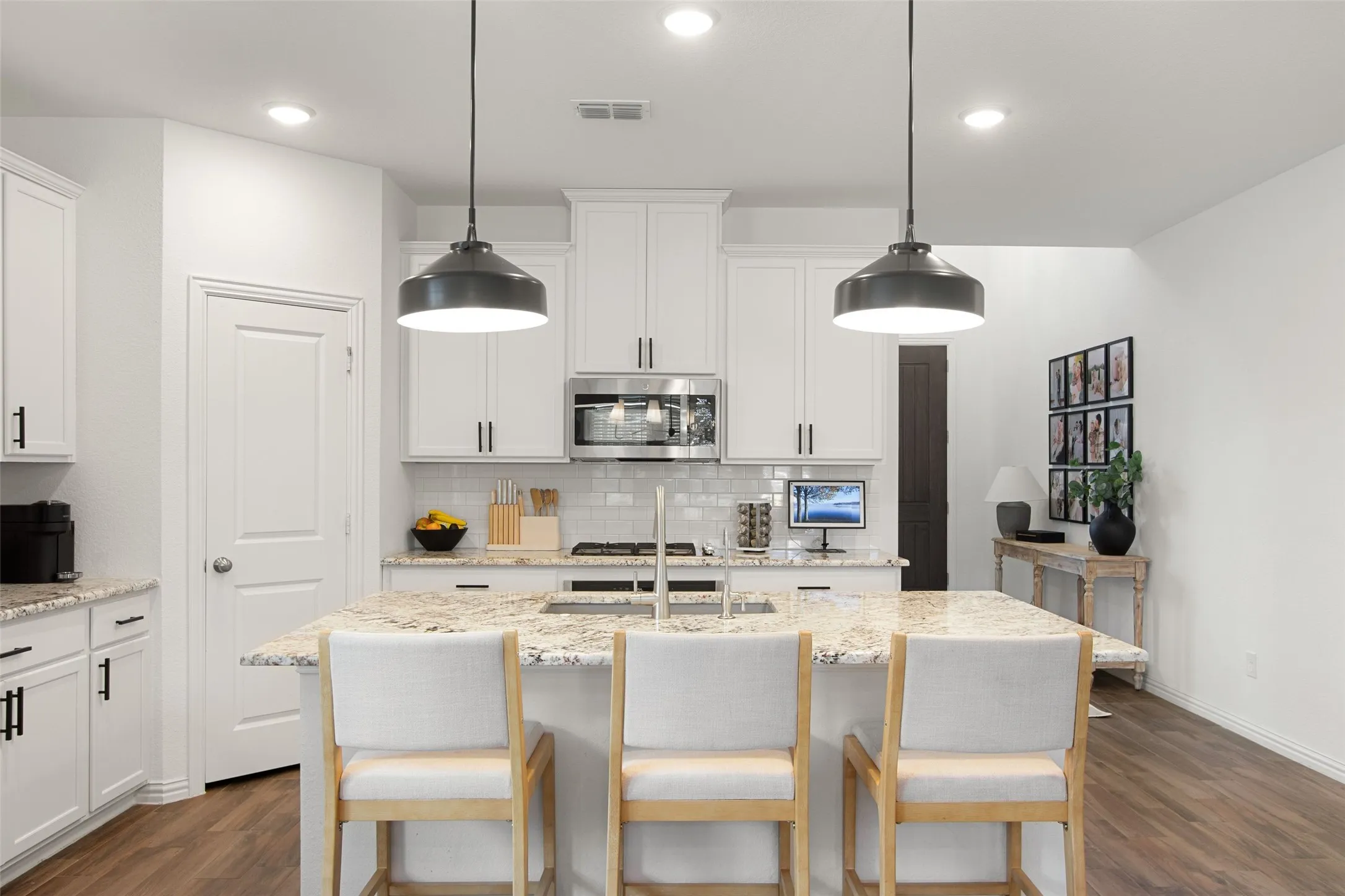 Single Family Residence For Rent in Collin County , 1429 Ross Avenue, Celina, Texas 75009, 4 Bedroom, 4 Bathroom, 2 Garage spaces, 2,821 Sqft, built in 2021, mls#21346026, Real Estate Agent in Celina, Homes For Rent in Collin county, Homes For Rent in Celina, Realtor in Celina Texas, Real Estate Brokerage Independent Realty Texas, Luminita Cordes Realtor