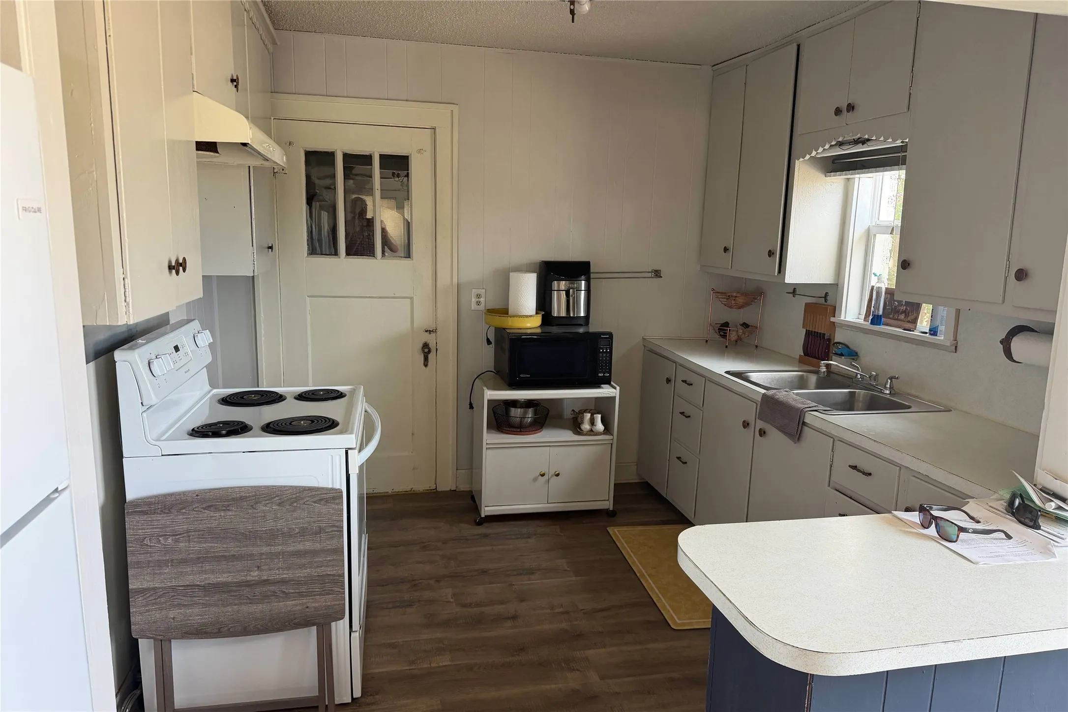 Single Family Residence For Sale in Cottle County , 1212 8th Street, Paducah, Texas 79252, 2 Bedroom, 1 Bathroom, Garage spaces, 952 Sqft, built in 1900, mls#21347883, Real Estate Agent in Paducah, Homes For Sale in Cottle county, Homes For Sale in Paducah, Realtor in Paducah Texas, Real Estate Brokerage Independent Realty Texas, Luminita Cordes Realtor