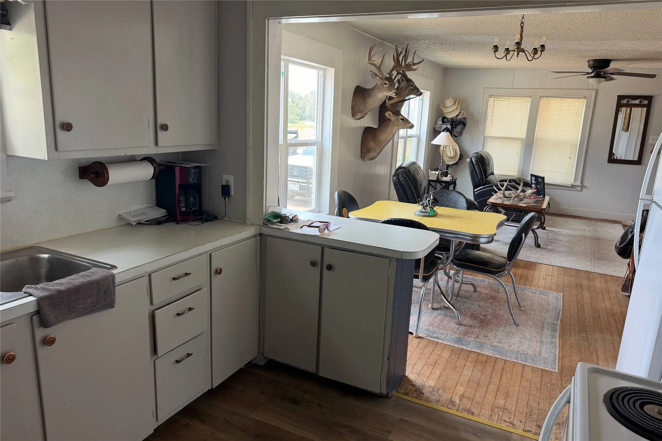Single Family Residence For Sale in Cottle County , 1212 8th Street, Paducah, Texas 79252, 2 Bedroom, 1 Bathroom, Garage spaces, 952 Sqft, built in 1900, mls#21347883, Real Estate Agent in Paducah, Homes For Sale in Cottle county, Homes For Sale in Paducah, Realtor in Paducah Texas, Real Estate Brokerage Independent Realty Texas, Luminita Cordes Realtor