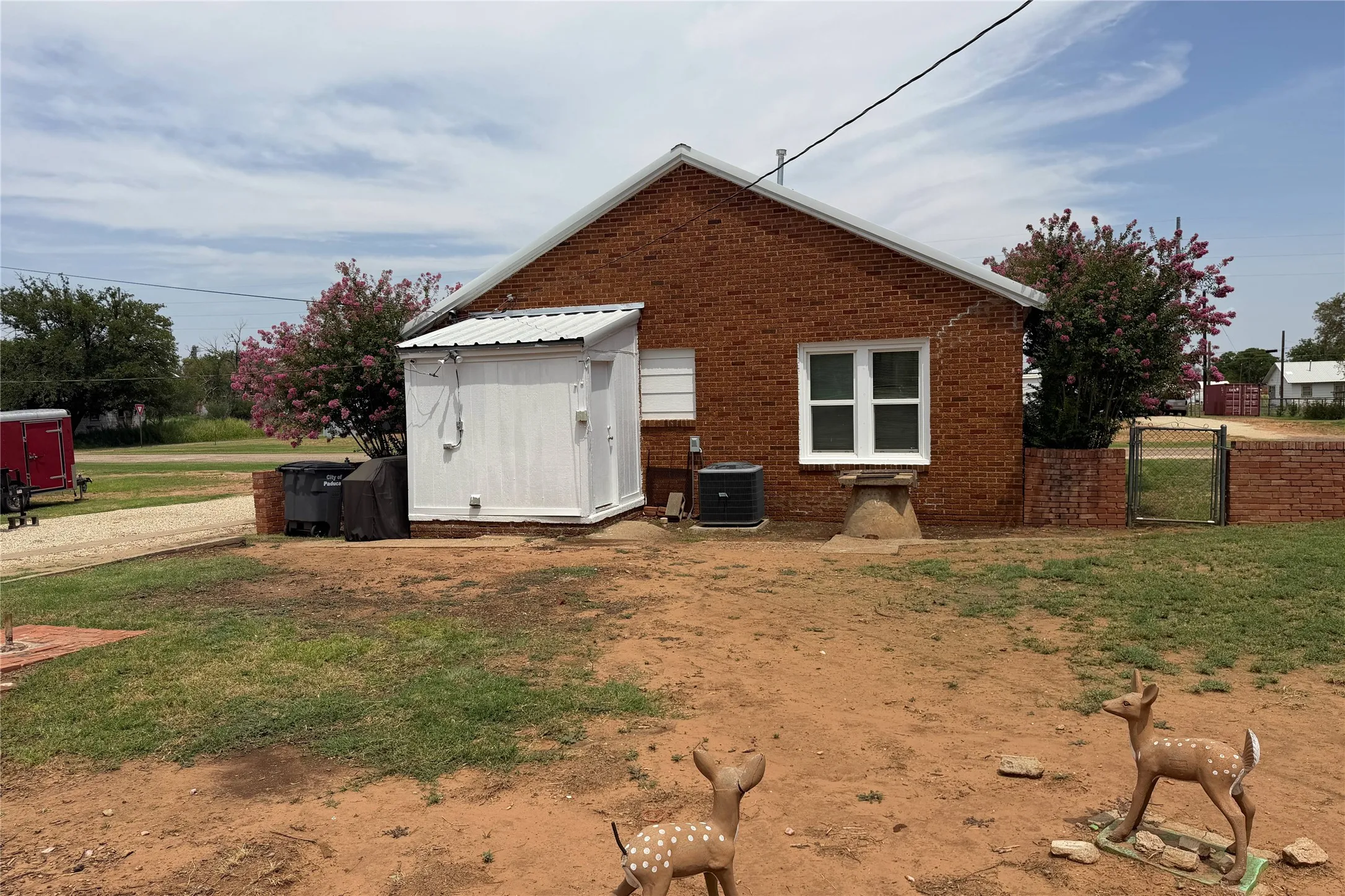 Single Family Residence For Sale in Cottle County , 1212 8th Street, Paducah, Texas 79252, 2 Bedroom, 1 Bathroom, Garage spaces, 952 Sqft, built in 1900, mls#21347883, Real Estate Agent in Paducah, Homes For Sale in Cottle county, Homes For Sale in Paducah, Realtor in Paducah Texas, Real Estate Brokerage Independent Realty Texas, Luminita Cordes Realtor