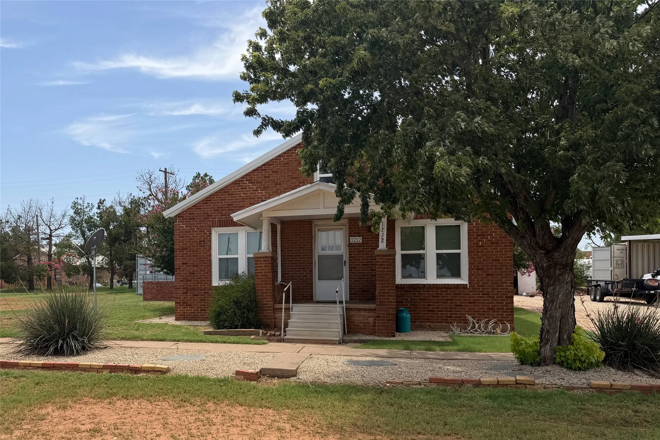 Single Family Residence For Sale in Cottle County , 1212 8th Street, Paducah, Texas 79252, 2 Bedroom, 1 Bathroom, Garage spaces, 952 Sqft, built in 1900, mls#21347883, Real Estate Agent in Paducah, Homes For Sale in Cottle county, Homes For Sale in Paducah, Realtor in Paducah Texas, Real Estate Brokerage Independent Realty Texas, Luminita Cordes Realtor