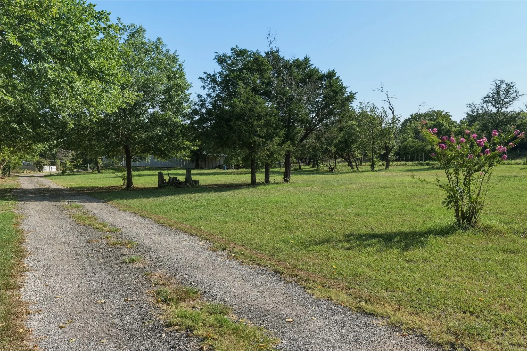 Single Family Residence For Sale in Parker County , 345 Karbo Lane, Weatherford, Texas 76085, 1 Bedroom, 1 Bathroom, Garage spaces, 1,600 Sqft, built in 2002, Price $550,000, mls#21347801, Real Estate Agent in Weatherford, Homes For Sale in Parker county, Homes For Sale in Weatherford, Realtor in Weatherford Texas, Real Estate Brokerage Independent Realty Texas, Luminita Cordes Realtor