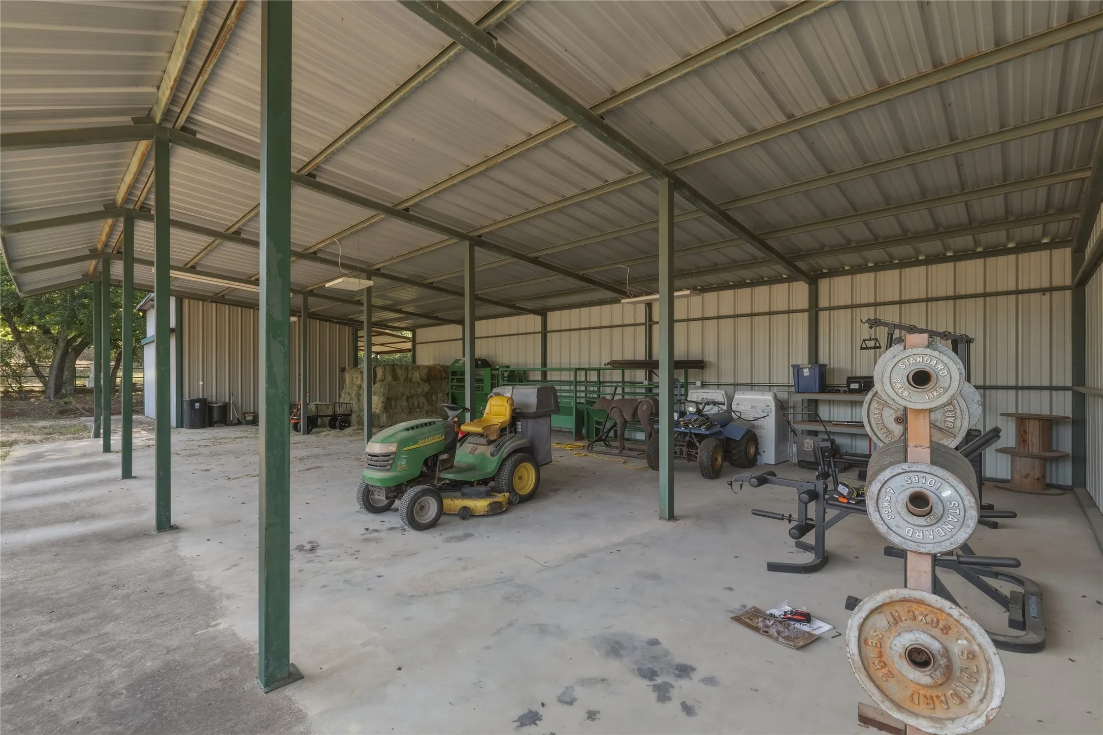 Single Family Residence For Sale in Parker County , 345 Karbo Lane, Weatherford, Texas 76085, 1 Bedroom, 1 Bathroom, Garage spaces, 1,600 Sqft, built in 2002, Price $550,000, mls#21347801, Real Estate Agent in Weatherford, Homes For Sale in Parker county, Homes For Sale in Weatherford, Realtor in Weatherford Texas, Real Estate Brokerage Independent Realty Texas, Luminita Cordes Realtor