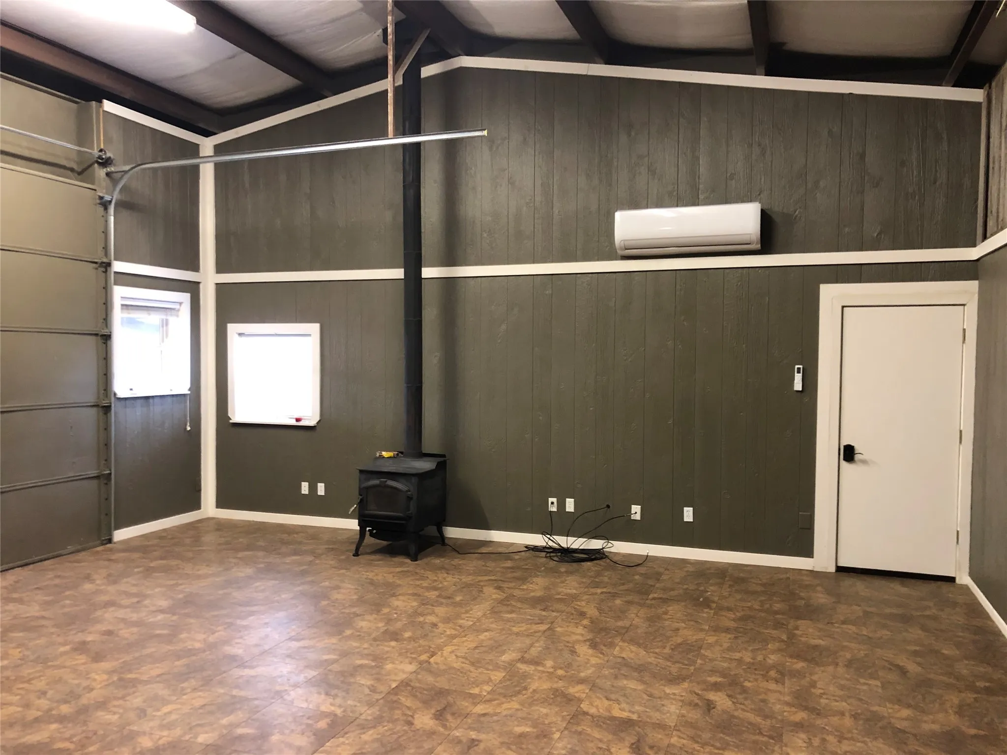 Single Family Residence For Sale in Parker County , 345 Karbo Lane, Weatherford, Texas 76085, 1 Bedroom, 1 Bathroom, Garage spaces, 1,600 Sqft, built in 2002, Price $550,000, mls#21347801, Real Estate Agent in Weatherford, Homes For Sale in Parker county, Homes For Sale in Weatherford, Realtor in Weatherford Texas, Real Estate Brokerage Independent Realty Texas, Luminita Cordes Realtor