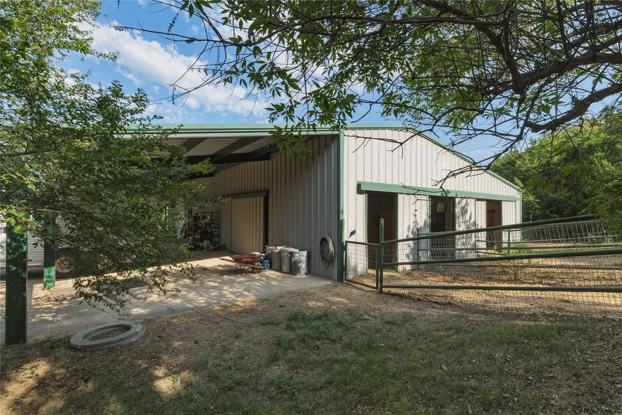 Single Family Residence For Sale in Parker County , 345 Karbo Lane, Weatherford, Texas 76085, 1 Bedroom, 1 Bathroom, Garage spaces, 1,600 Sqft, built in 2002, Price $550,000, mls#21347801, Real Estate Agent in Weatherford, Homes For Sale in Parker county, Homes For Sale in Weatherford, Realtor in Weatherford Texas, Real Estate Brokerage Independent Realty Texas, Luminita Cordes Realtor