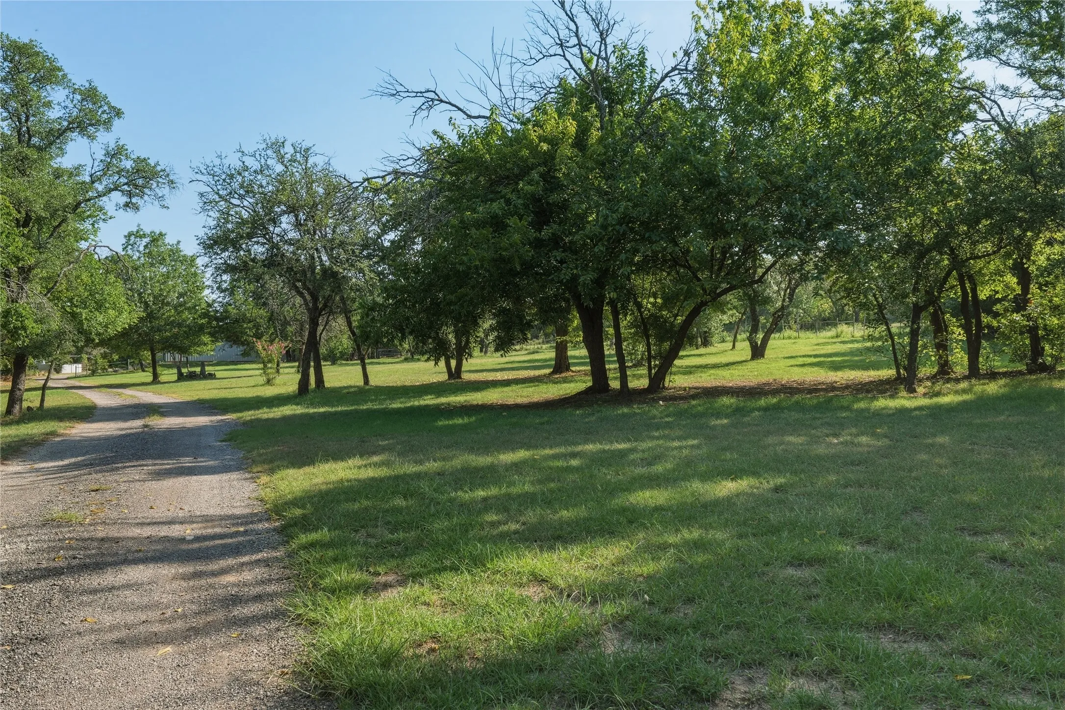 Single Family Residence For Sale in Parker County , 345 Karbo Lane, Weatherford, Texas 76085, 1 Bedroom, 1 Bathroom, Garage spaces, 1,600 Sqft, built in 2002, Price $550,000, mls#21347801, Real Estate Agent in Weatherford, Homes For Sale in Parker county, Homes For Sale in Weatherford, Realtor in Weatherford Texas, Real Estate Brokerage Independent Realty Texas, Luminita Cordes Realtor