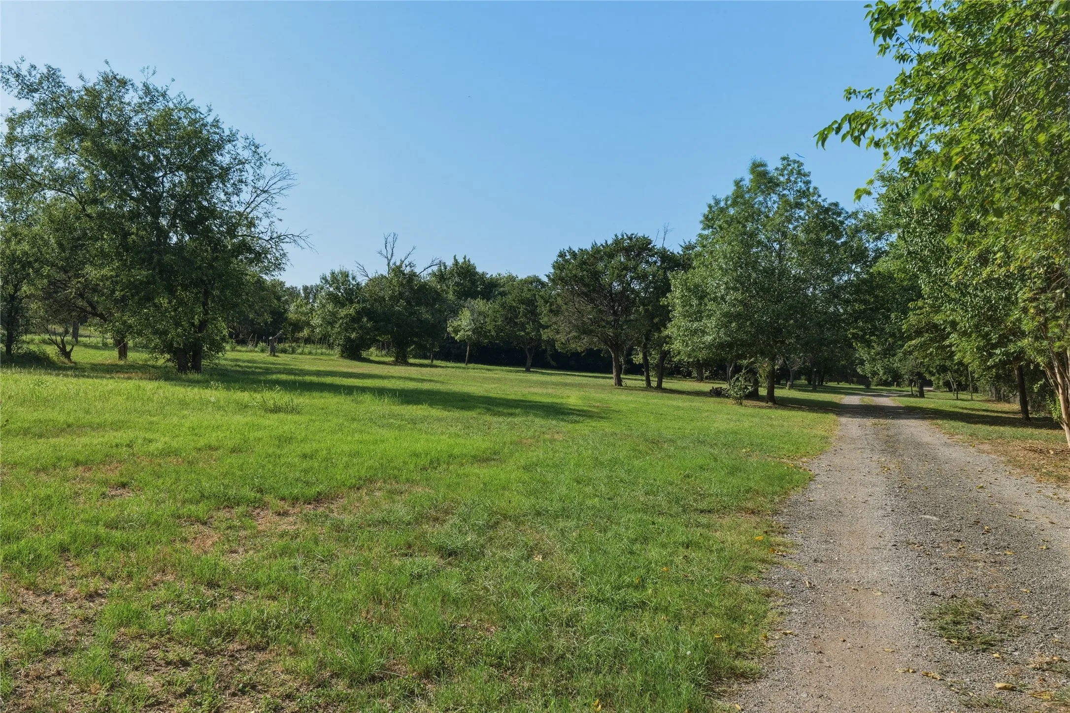 Single Family Residence For Sale in Parker County , 345 Karbo Lane, Weatherford, Texas 76085, 1 Bedroom, 1 Bathroom, Garage spaces, 1,600 Sqft, built in 2002, Price $550,000, mls#21347801, Real Estate Agent in Weatherford, Homes For Sale in Parker county, Homes For Sale in Weatherford, Realtor in Weatherford Texas, Real Estate Brokerage Independent Realty Texas, Luminita Cordes Realtor