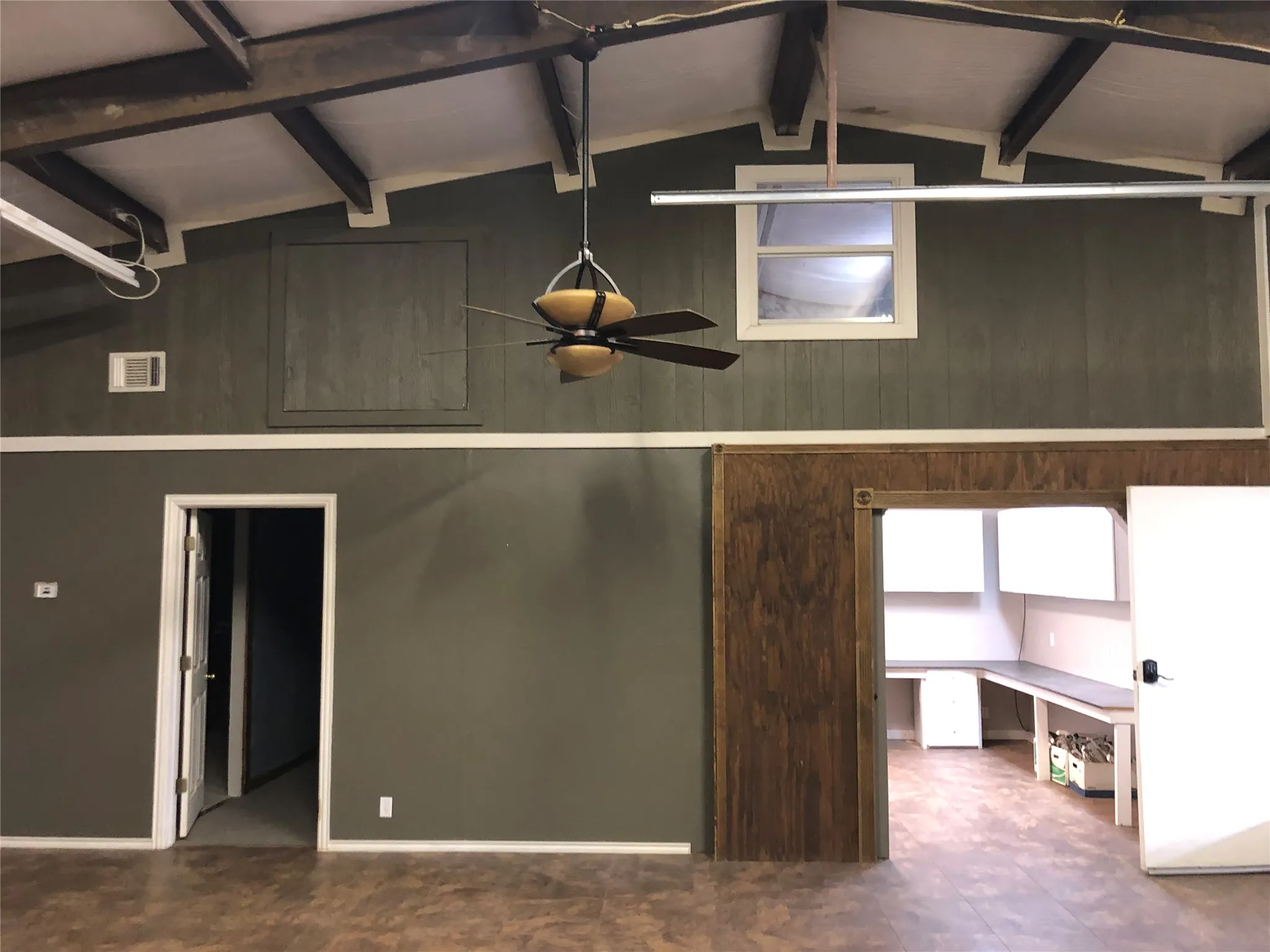 Single Family Residence For Sale in Parker County , 345 Karbo Lane, Weatherford, Texas 76085, 1 Bedroom, 1 Bathroom, Garage spaces, 1,600 Sqft, built in 2002, Price $550,000, mls#21347801, Real Estate Agent in Weatherford, Homes For Sale in Parker county, Homes For Sale in Weatherford, Realtor in Weatherford Texas, Real Estate Brokerage Independent Realty Texas, Luminita Cordes Realtor