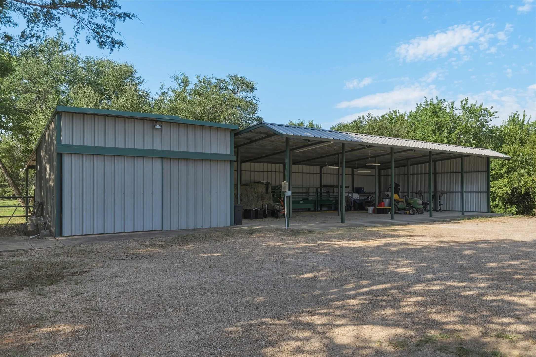 Single Family Residence For Sale in Parker County , 345 Karbo Lane, Weatherford, Texas 76085, 1 Bedroom, 1 Bathroom, Garage spaces, 1,600 Sqft, built in 2002, Price $550,000, mls#21347801, Real Estate Agent in Weatherford, Homes For Sale in Parker county, Homes For Sale in Weatherford, Realtor in Weatherford Texas, Real Estate Brokerage Independent Realty Texas, Luminita Cordes Realtor