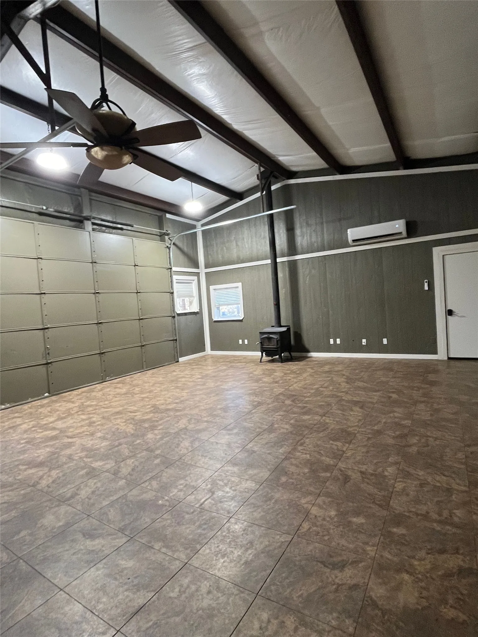Single Family Residence For Sale in Parker County , 345 Karbo Lane, Weatherford, Texas 76085, 1 Bedroom, 1 Bathroom, Garage spaces, 1,600 Sqft, built in 2002, Price $550,000, mls#21347801, Real Estate Agent in Weatherford, Homes For Sale in Parker county, Homes For Sale in Weatherford, Realtor in Weatherford Texas, Real Estate Brokerage Independent Realty Texas, Luminita Cordes Realtor
