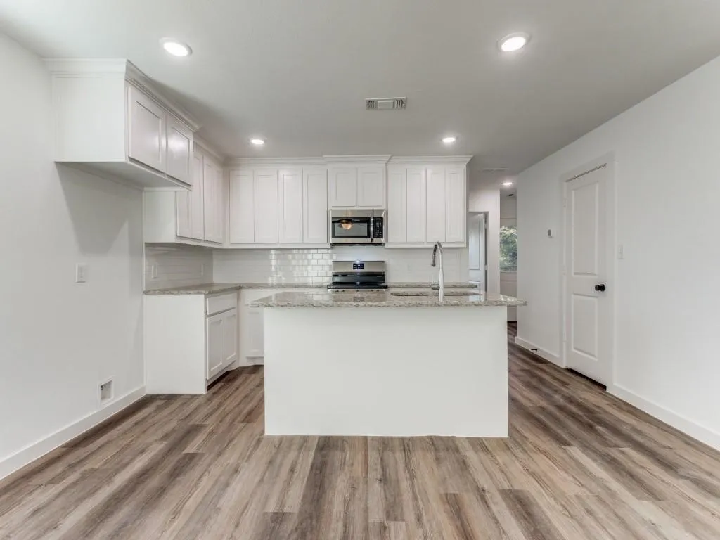 Duplex For Rent in Grayson County , 1017 Ray Drive, Denison, Texas 75020, 3 Bedroom, 3 Bathroom, Garage spaces, 1,492 Sqft, built in 2023, mls#21347905, Real Estate Agent in Denison, Homes For Rent in Grayson county, Homes For Rent in Denison, Realtor in Denison Texas, Real Estate Brokerage Independent Realty Texas, Luminita Cordes Realtor
