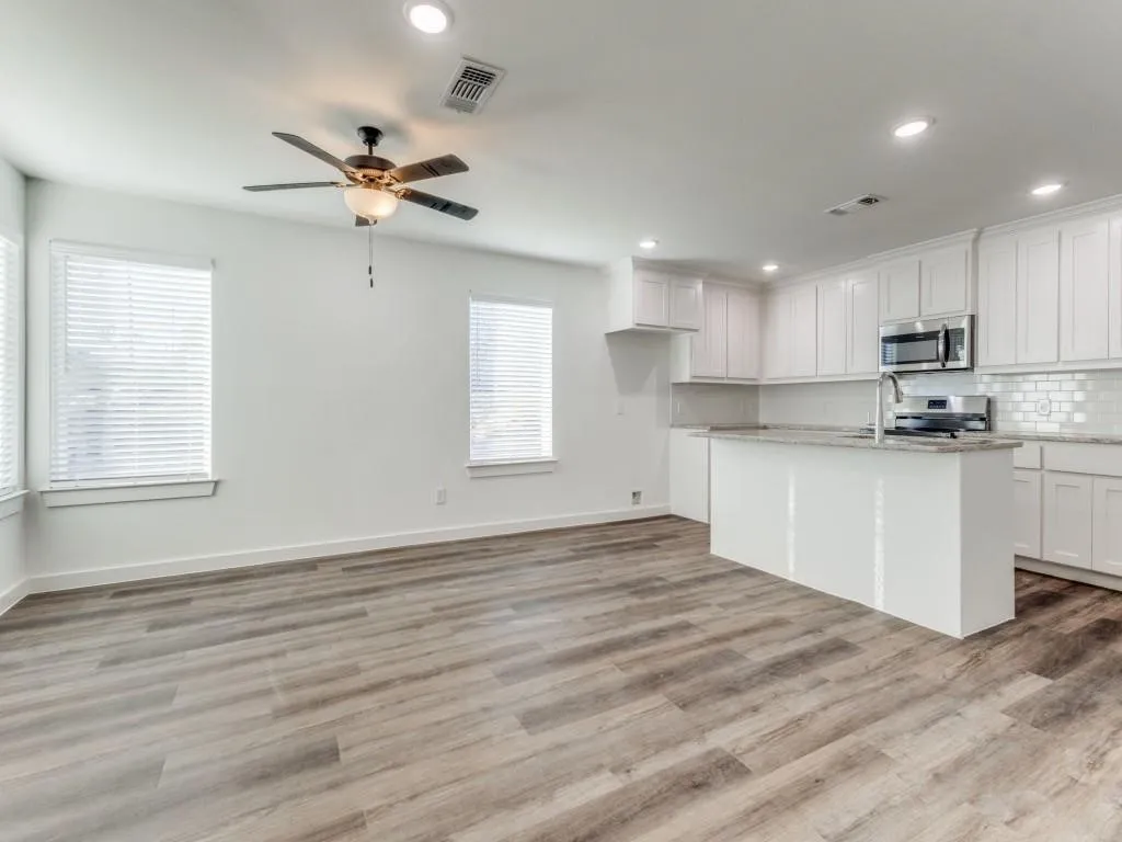 Duplex For Rent in Grayson County , 1017 Ray Drive, Denison, Texas 75020, 3 Bedroom, 3 Bathroom, Garage spaces, 1,492 Sqft, built in 2023, mls#21347905, Real Estate Agent in Denison, Homes For Rent in Grayson county, Homes For Rent in Denison, Realtor in Denison Texas, Real Estate Brokerage Independent Realty Texas, Luminita Cordes Realtor