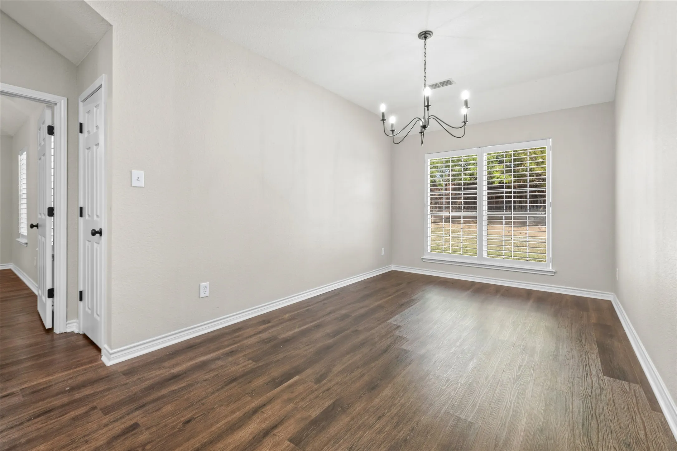 Single Family Residence For Sale in Taylor County , 6134 Laurel Court, Abilene, Texas 79606, 4 Bedroom, 3 Bathroom, 2 Garage spaces, 2,539 Sqft, built in 1997, mls#21347805, Real Estate Agent in Abilene, Homes For Sale in Taylor county, Homes For Sale in Abilene, Realtor in Abilene Texas, Real Estate Brokerage Independent Realty Texas, Luminita Cordes Realtor