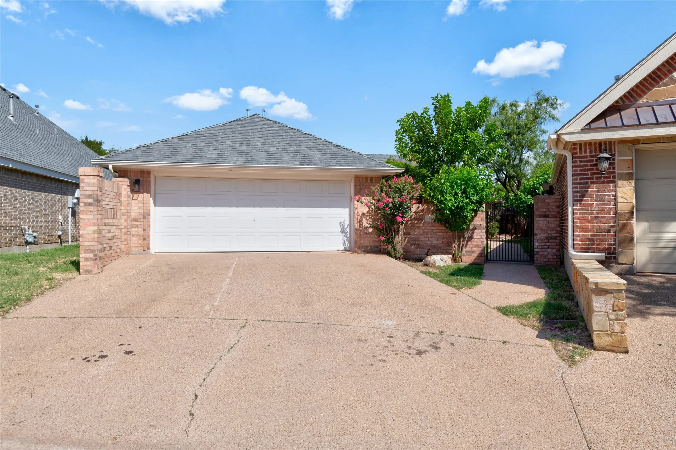 Single Family Residence For Sale in Taylor County , 6134 Laurel Court, Abilene, Texas 79606, 4 Bedroom, 3 Bathroom, 2 Garage spaces, 2,539 Sqft, built in 1997, mls#21347805, Real Estate Agent in Abilene, Homes For Sale in Taylor county, Homes For Sale in Abilene, Realtor in Abilene Texas, Real Estate Brokerage Independent Realty Texas, Luminita Cordes Realtor