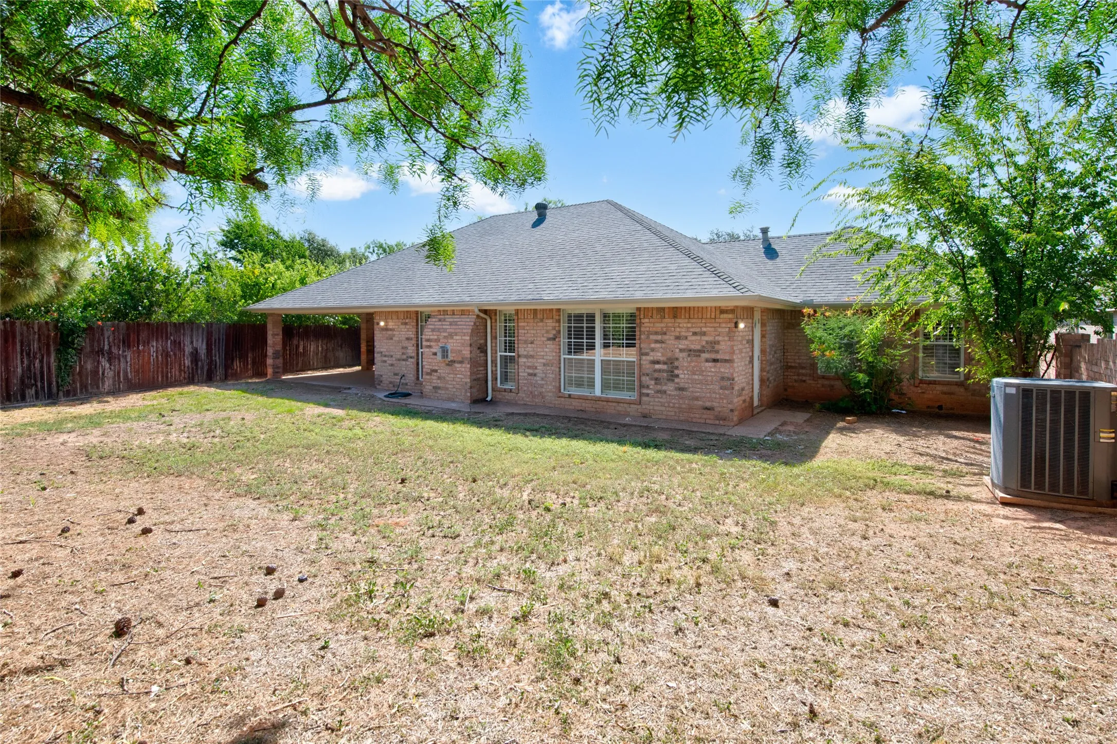 Single Family Residence For Sale in Taylor County , 6134 Laurel Court, Abilene, Texas 79606, 4 Bedroom, 3 Bathroom, 2 Garage spaces, 2,539 Sqft, built in 1997, mls#21347805, Real Estate Agent in Abilene, Homes For Sale in Taylor county, Homes For Sale in Abilene, Realtor in Abilene Texas, Real Estate Brokerage Independent Realty Texas, Luminita Cordes Realtor