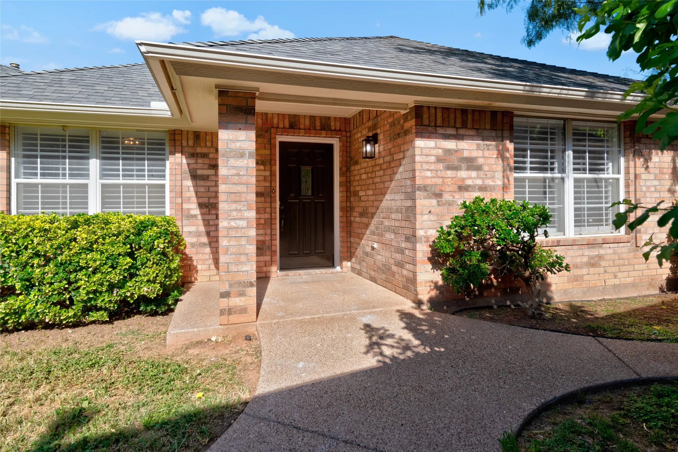 Single Family Residence For Sale in Taylor County , 6134 Laurel Court, Abilene, Texas 79606, 4 Bedroom, 3 Bathroom, 2 Garage spaces, 2,539 Sqft, built in 1997, mls#21347805, Real Estate Agent in Abilene, Homes For Sale in Taylor county, Homes For Sale in Abilene, Realtor in Abilene Texas, Real Estate Brokerage Independent Realty Texas, Luminita Cordes Realtor