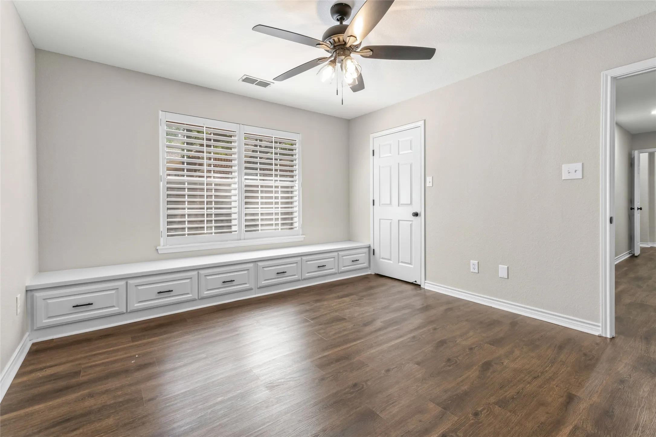 Single Family Residence For Sale in Taylor County , 6134 Laurel Court, Abilene, Texas 79606, 4 Bedroom, 3 Bathroom, 2 Garage spaces, 2,539 Sqft, built in 1997, mls#21347805, Real Estate Agent in Abilene, Homes For Sale in Taylor county, Homes For Sale in Abilene, Realtor in Abilene Texas, Real Estate Brokerage Independent Realty Texas, Luminita Cordes Realtor