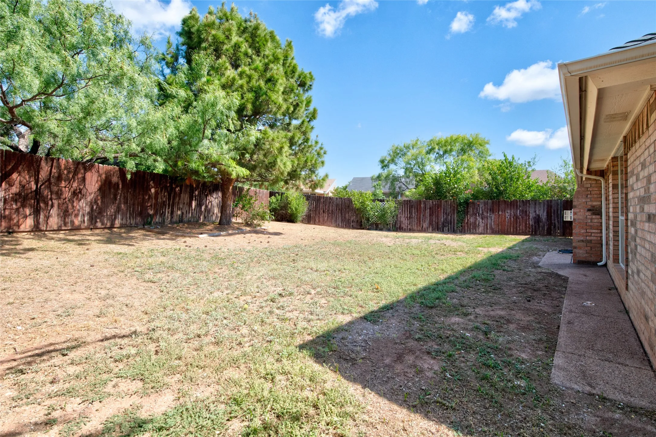 Single Family Residence For Sale in Taylor County , 6134 Laurel Court, Abilene, Texas 79606, 4 Bedroom, 3 Bathroom, 2 Garage spaces, 2,539 Sqft, built in 1997, mls#21347805, Real Estate Agent in Abilene, Homes For Sale in Taylor county, Homes For Sale in Abilene, Realtor in Abilene Texas, Real Estate Brokerage Independent Realty Texas, Luminita Cordes Realtor