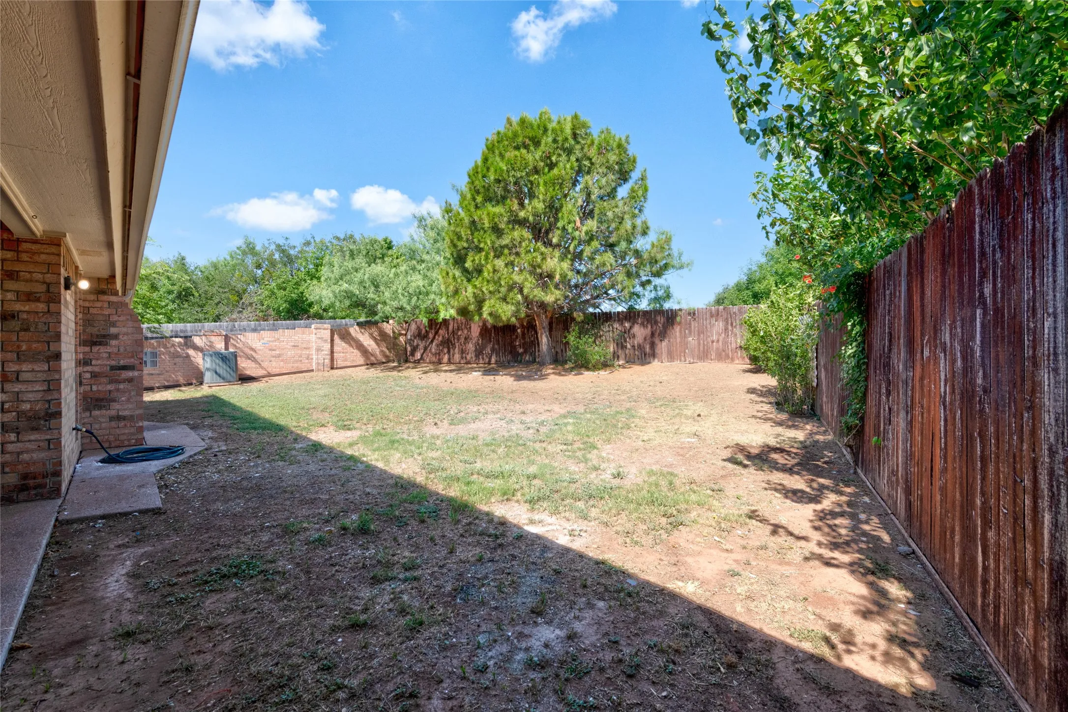 Single Family Residence For Sale in Taylor County , 6134 Laurel Court, Abilene, Texas 79606, 4 Bedroom, 3 Bathroom, 2 Garage spaces, 2,539 Sqft, built in 1997, mls#21347805, Real Estate Agent in Abilene, Homes For Sale in Taylor county, Homes For Sale in Abilene, Realtor in Abilene Texas, Real Estate Brokerage Independent Realty Texas, Luminita Cordes Realtor