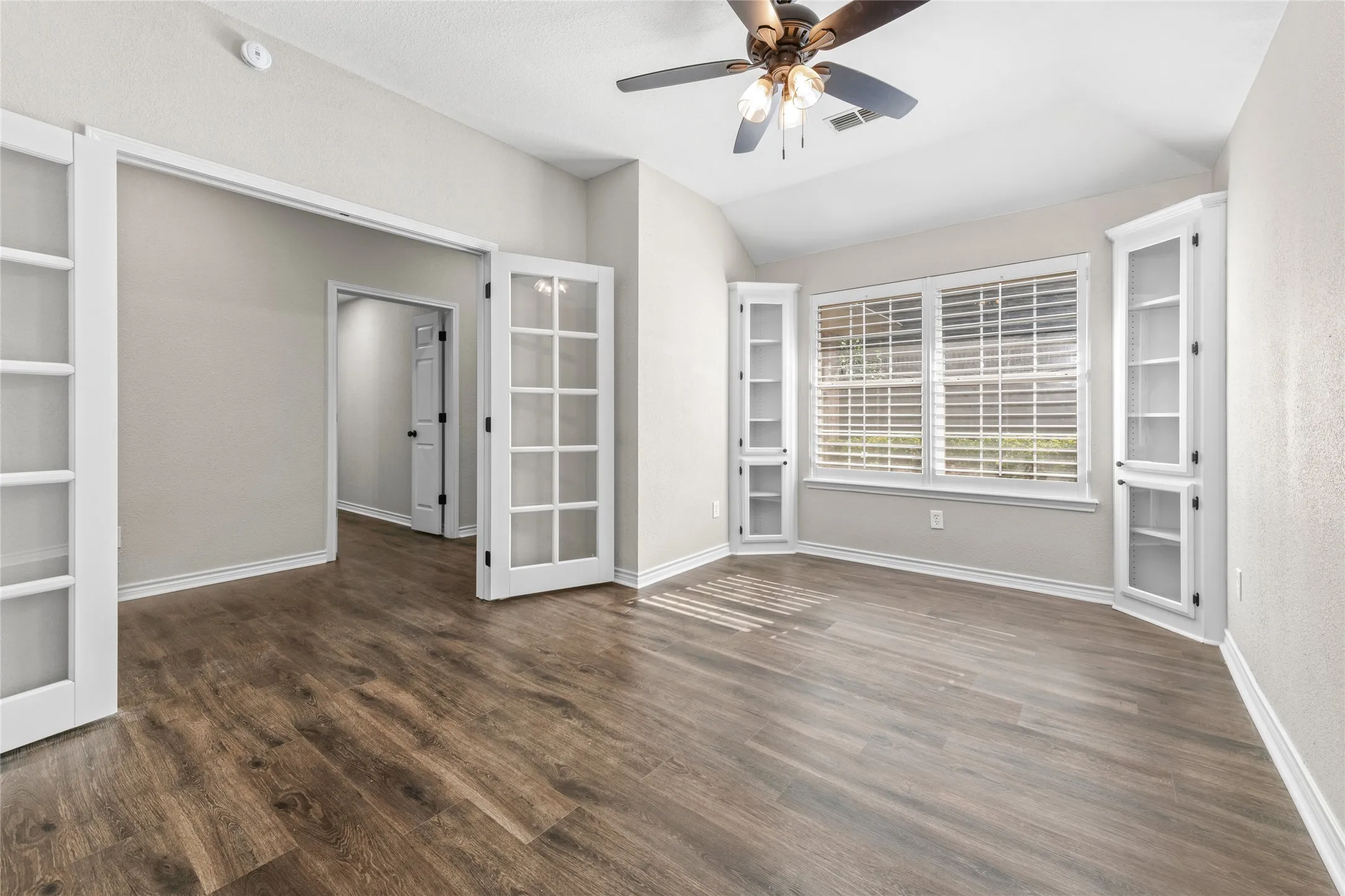 Single Family Residence For Sale in Taylor County , 6134 Laurel Court, Abilene, Texas 79606, 4 Bedroom, 3 Bathroom, 2 Garage spaces, 2,539 Sqft, built in 1997, mls#21347805, Real Estate Agent in Abilene, Homes For Sale in Taylor county, Homes For Sale in Abilene, Realtor in Abilene Texas, Real Estate Brokerage Independent Realty Texas, Luminita Cordes Realtor
