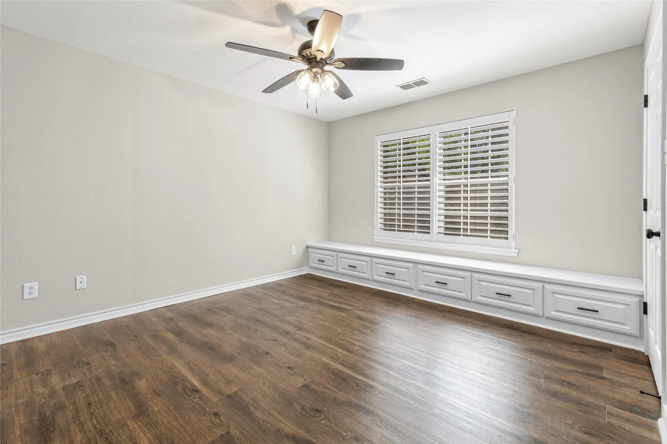 Single Family Residence For Sale in Taylor County , 6134 Laurel Court, Abilene, Texas 79606, 4 Bedroom, 3 Bathroom, 2 Garage spaces, 2,539 Sqft, built in 1997, mls#21347805, Real Estate Agent in Abilene, Homes For Sale in Taylor county, Homes For Sale in Abilene, Realtor in Abilene Texas, Real Estate Brokerage Independent Realty Texas, Luminita Cordes Realtor