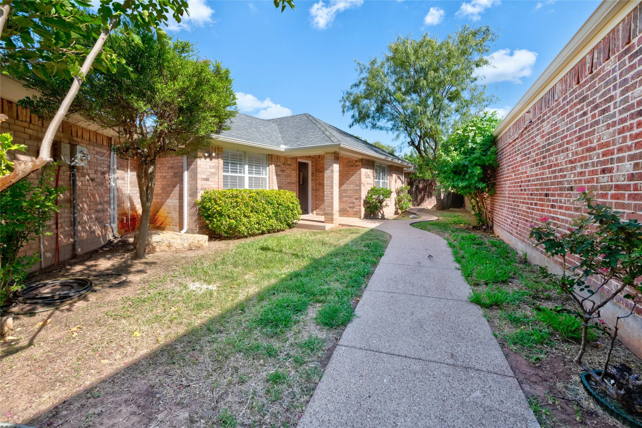 Single Family Residence For Sale in Taylor County , 6134 Laurel Court, Abilene, Texas 79606, 4 Bedroom, 3 Bathroom, 2 Garage spaces, 2,539 Sqft, built in 1997, mls#21347805, Real Estate Agent in Abilene, Homes For Sale in Taylor county, Homes For Sale in Abilene, Realtor in Abilene Texas, Real Estate Brokerage Independent Realty Texas, Luminita Cordes Realtor