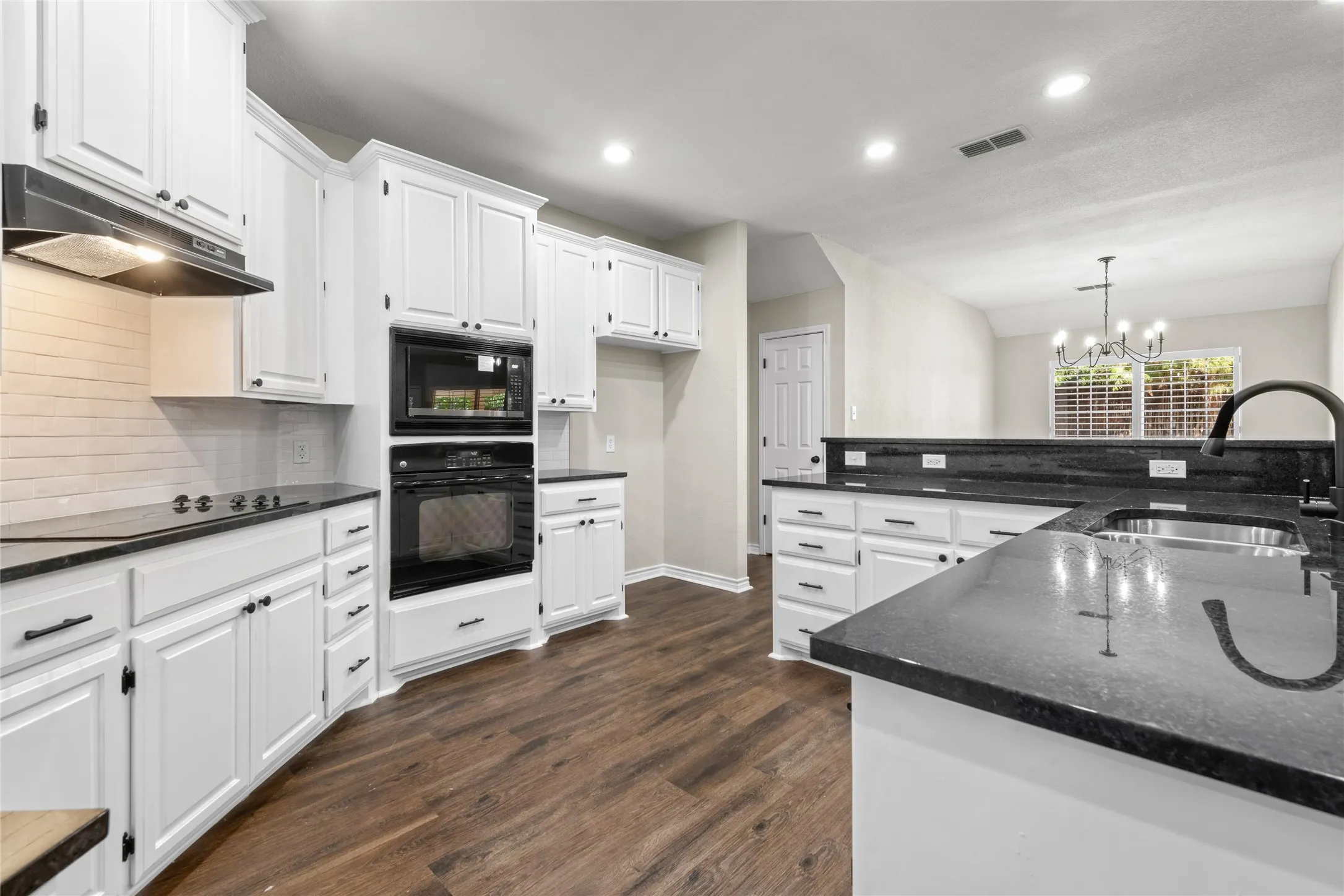 Single Family Residence For Sale in Taylor County , 6134 Laurel Court, Abilene, Texas 79606, 4 Bedroom, 3 Bathroom, 2 Garage spaces, 2,539 Sqft, built in 1997, mls#21347805, Real Estate Agent in Abilene, Homes For Sale in Taylor county, Homes For Sale in Abilene, Realtor in Abilene Texas, Real Estate Brokerage Independent Realty Texas, Luminita Cordes Realtor