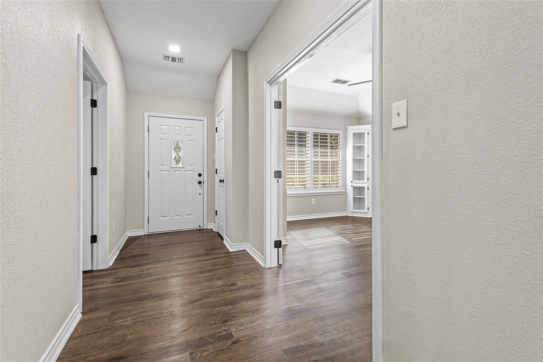Single Family Residence For Sale in Taylor County , 6134 Laurel Court, Abilene, Texas 79606, 4 Bedroom, 3 Bathroom, 2 Garage spaces, 2,539 Sqft, built in 1997, mls#21347805, Real Estate Agent in Abilene, Homes For Sale in Taylor county, Homes For Sale in Abilene, Realtor in Abilene Texas, Real Estate Brokerage Independent Realty Texas, Luminita Cordes Realtor