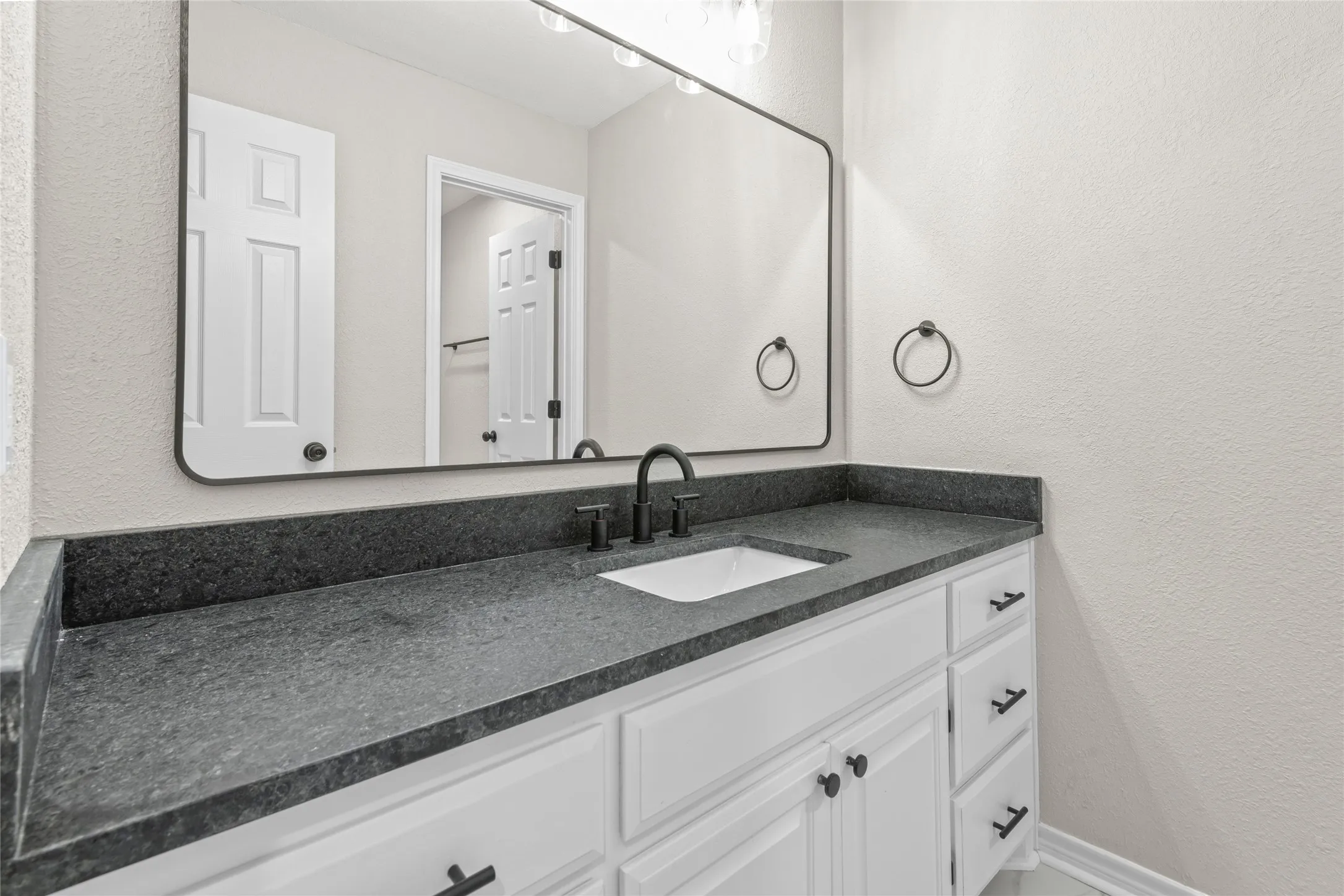 Single Family Residence For Sale in Taylor County , 6134 Laurel Court, Abilene, Texas 79606, 4 Bedroom, 3 Bathroom, 2 Garage spaces, 2,539 Sqft, built in 1997, mls#21347805, Real Estate Agent in Abilene, Homes For Sale in Taylor county, Homes For Sale in Abilene, Realtor in Abilene Texas, Real Estate Brokerage Independent Realty Texas, Luminita Cordes Realtor
