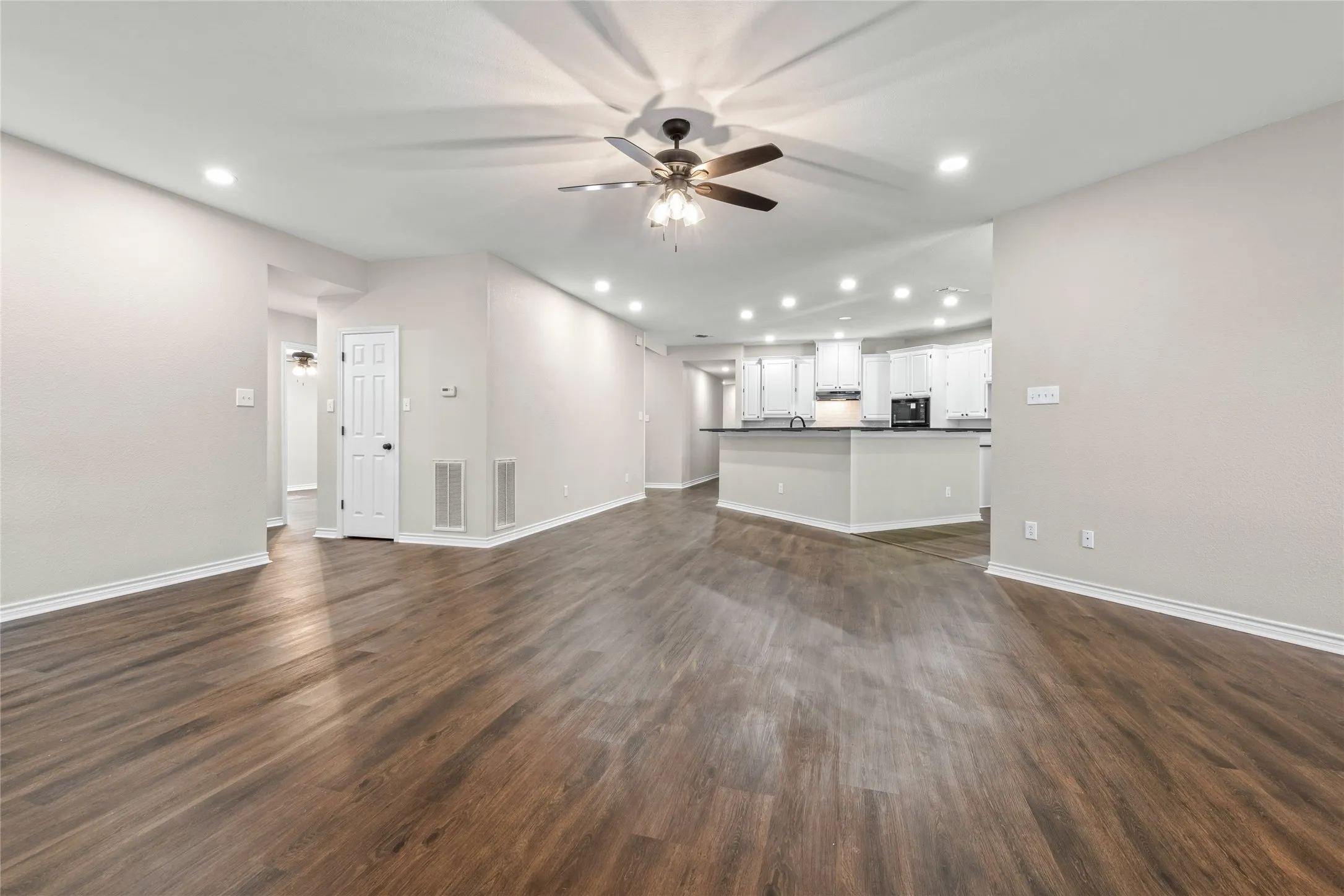 Single Family Residence For Sale in Taylor County , 6134 Laurel Court, Abilene, Texas 79606, 4 Bedroom, 3 Bathroom, 2 Garage spaces, 2,539 Sqft, built in 1997, mls#21347805, Real Estate Agent in Abilene, Homes For Sale in Taylor county, Homes For Sale in Abilene, Realtor in Abilene Texas, Real Estate Brokerage Independent Realty Texas, Luminita Cordes Realtor