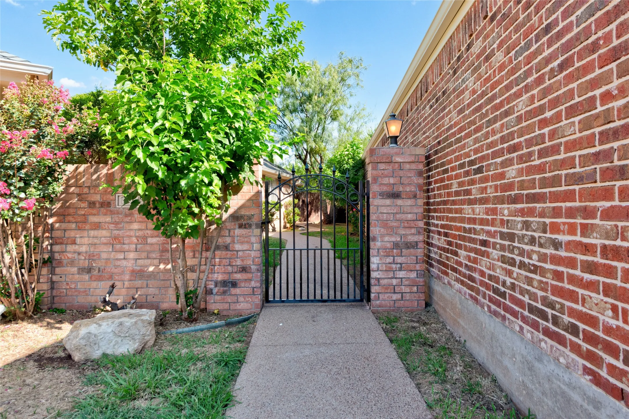 Single Family Residence For Sale in Taylor County , 6134 Laurel Court, Abilene, Texas 79606, 4 Bedroom, 3 Bathroom, 2 Garage spaces, 2,539 Sqft, built in 1997, mls#21347805, Real Estate Agent in Abilene, Homes For Sale in Taylor county, Homes For Sale in Abilene, Realtor in Abilene Texas, Real Estate Brokerage Independent Realty Texas, Luminita Cordes Realtor