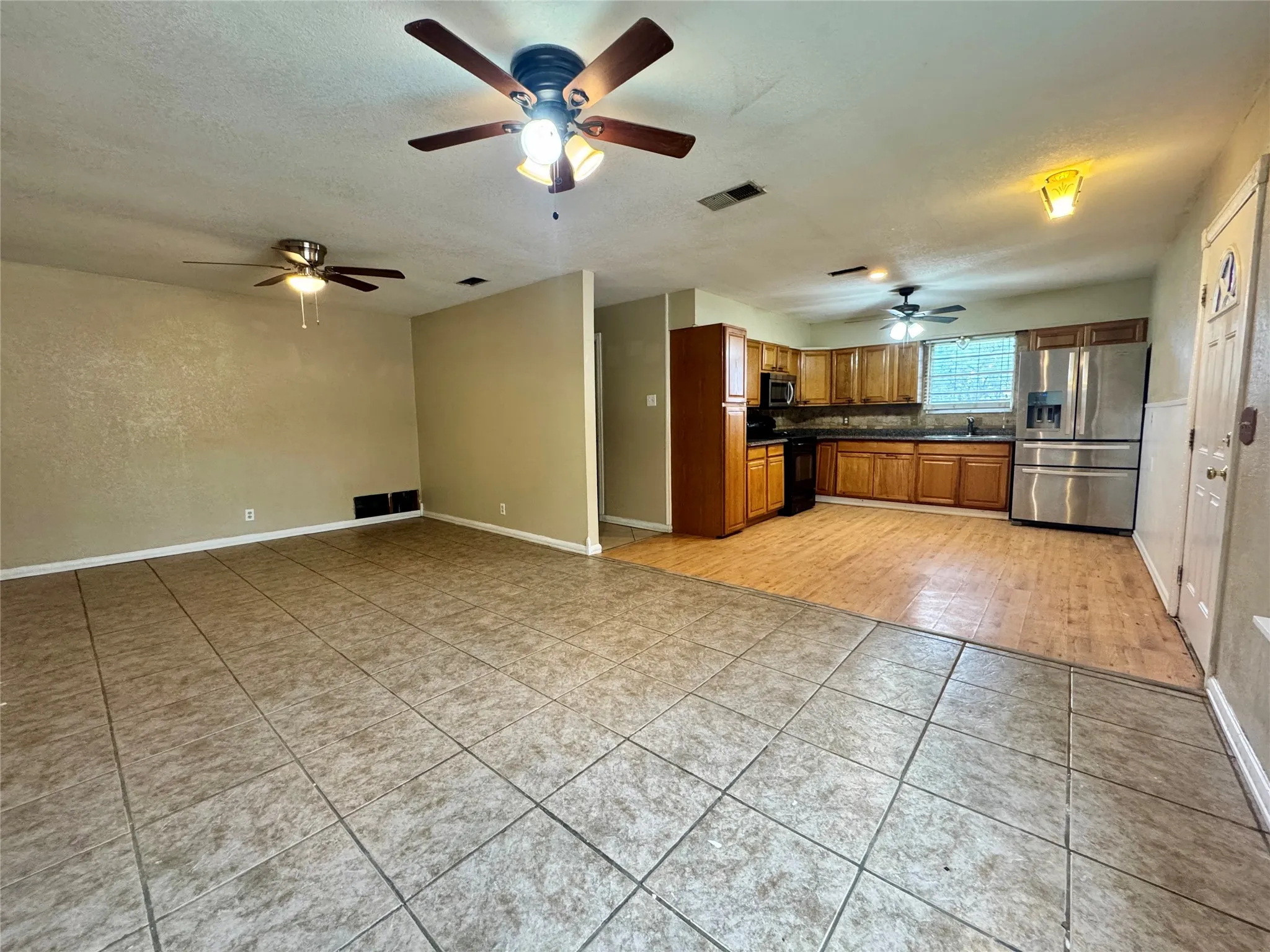 Single Family Residence For Sale in Brown County , 6904 Clover Leaf Drive, Brownwood, Texas 76801, 3 Bedroom, 3 Bathroom, Garage spaces, 1,800 Sqft, built in 0, mls#21347497, Real Estate Agent in Brownwood, Homes For Sale in Brown county, Homes For Sale in Brownwood, Realtor in Brownwood Texas, Real Estate Brokerage Independent Realty Texas, Luminita Cordes Realtor
