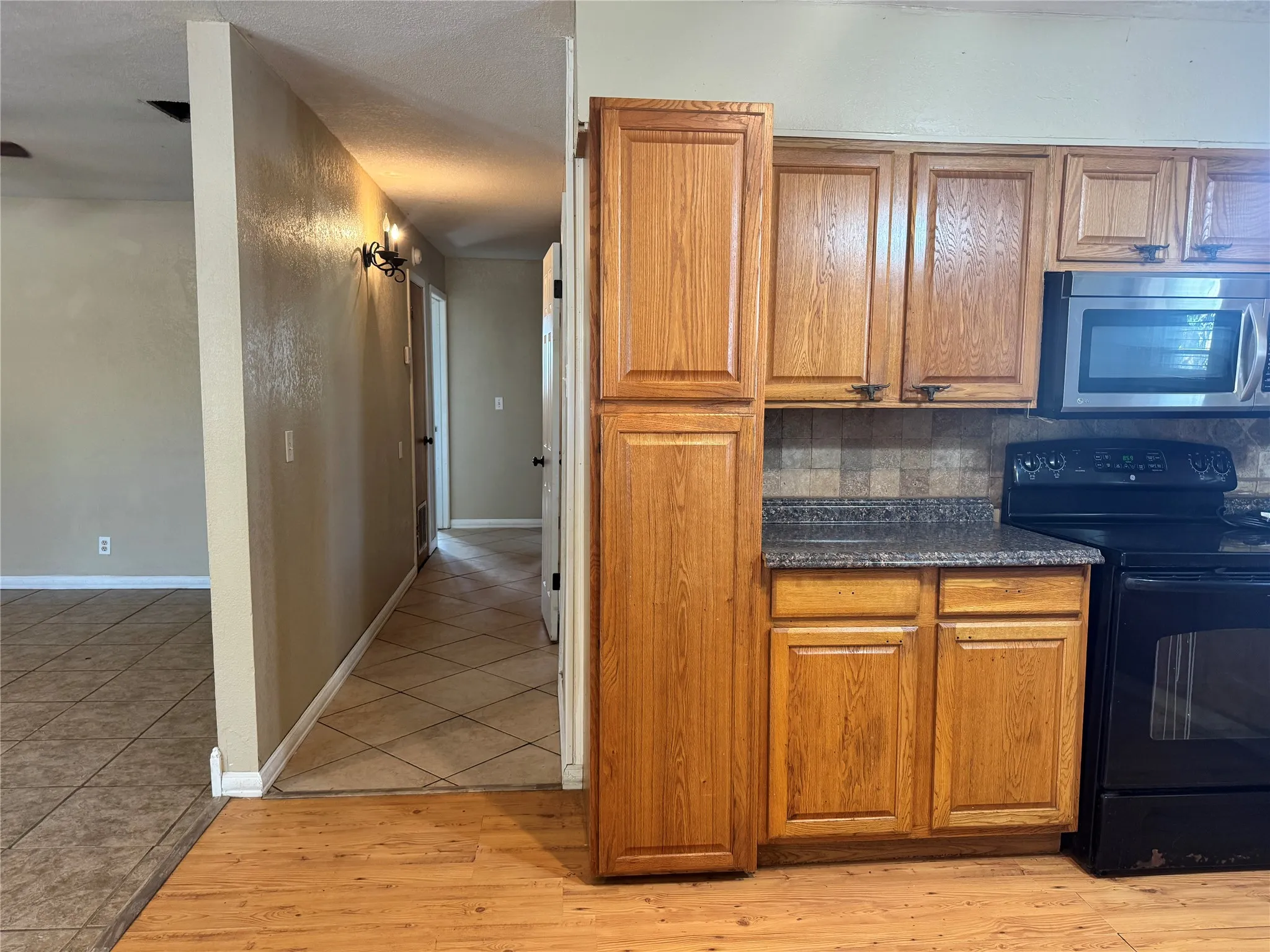Single Family Residence For Sale in Brown County , 6904 Clover Leaf Drive, Brownwood, Texas 76801, 3 Bedroom, 3 Bathroom, Garage spaces, 1,800 Sqft, built in 0, mls#21347497, Real Estate Agent in Brownwood, Homes For Sale in Brown county, Homes For Sale in Brownwood, Realtor in Brownwood Texas, Real Estate Brokerage Independent Realty Texas, Luminita Cordes Realtor