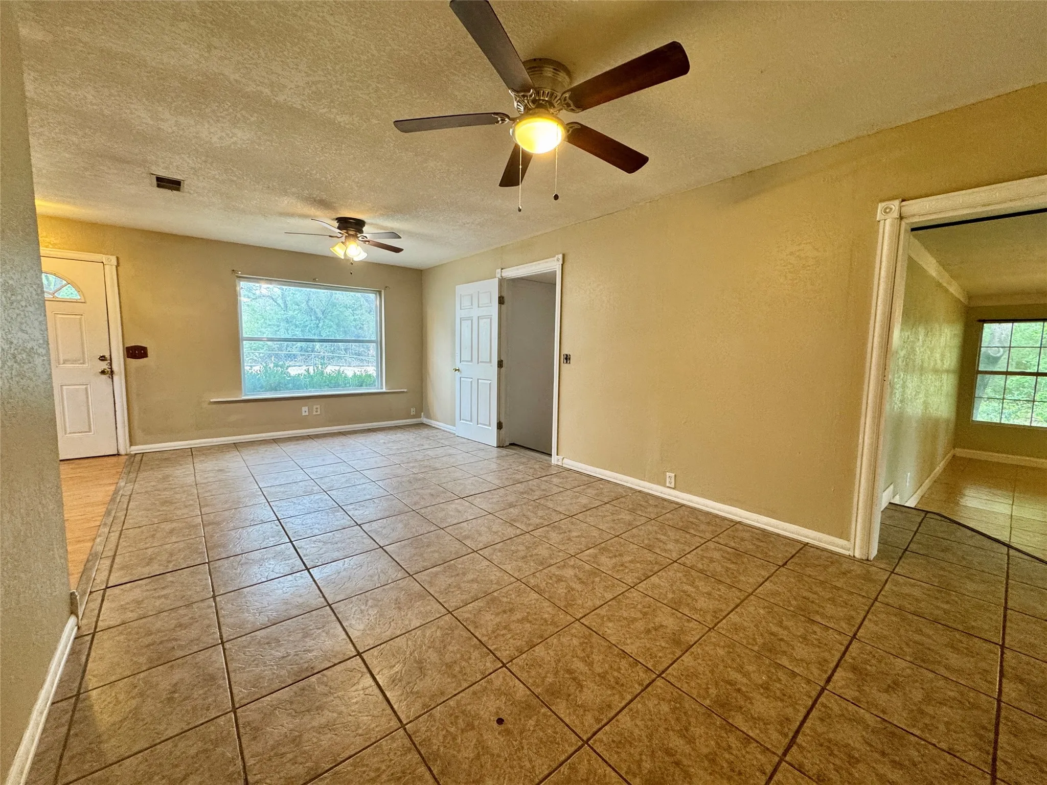 Single Family Residence For Sale in Brown County , 6904 Clover Leaf Drive, Brownwood, Texas 76801, 3 Bedroom, 3 Bathroom, Garage spaces, 1,800 Sqft, built in 0, mls#21347497, Real Estate Agent in Brownwood, Homes For Sale in Brown county, Homes For Sale in Brownwood, Realtor in Brownwood Texas, Real Estate Brokerage Independent Realty Texas, Luminita Cordes Realtor