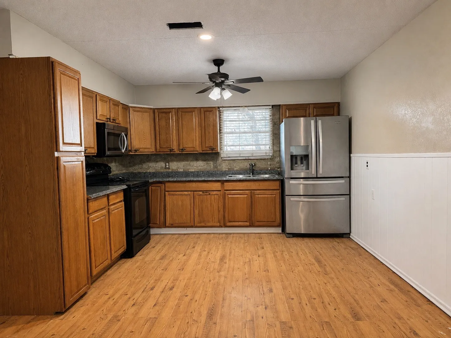 Single Family Residence For Sale in Brown County , 6904 Clover Leaf Drive, Brownwood, Texas 76801, 3 Bedroom, 3 Bathroom, Garage spaces, 1,800 Sqft, built in 0, mls#21347497, Real Estate Agent in Brownwood, Homes For Sale in Brown county, Homes For Sale in Brownwood, Realtor in Brownwood Texas, Real Estate Brokerage Independent Realty Texas, Luminita Cordes Realtor