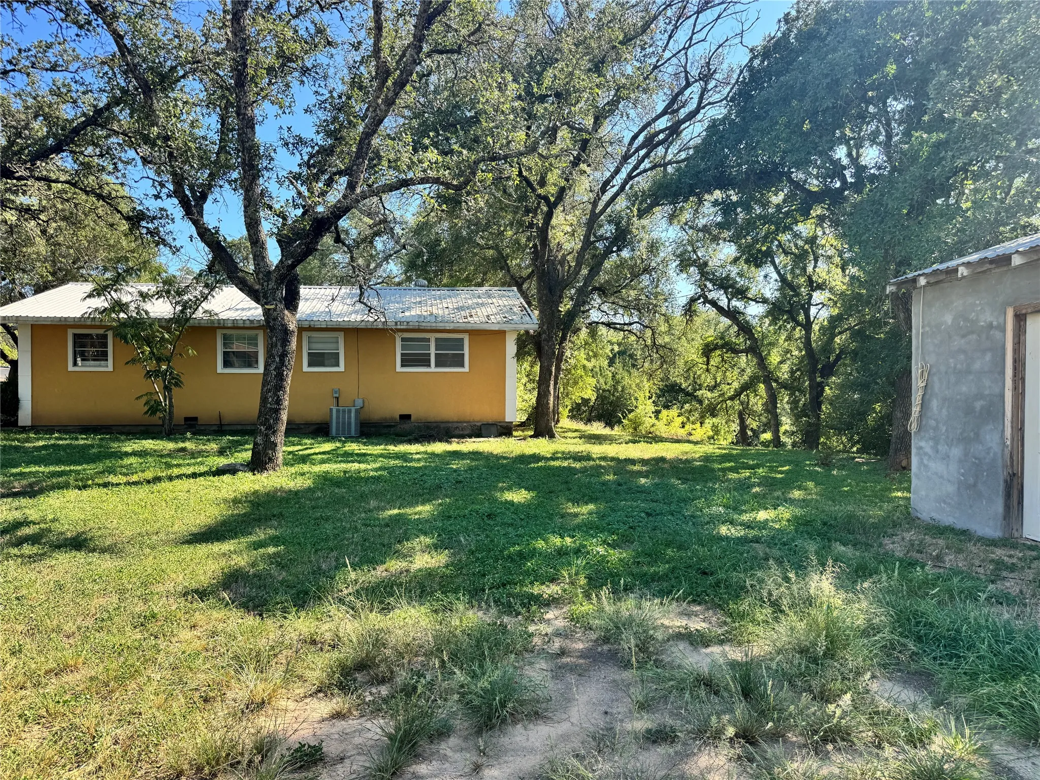 Single Family Residence For Sale in Brown County , 6904 Clover Leaf Drive, Brownwood, Texas 76801, 3 Bedroom, 3 Bathroom, Garage spaces, 1,800 Sqft, built in 0, mls#21347497, Real Estate Agent in Brownwood, Homes For Sale in Brown county, Homes For Sale in Brownwood, Realtor in Brownwood Texas, Real Estate Brokerage Independent Realty Texas, Luminita Cordes Realtor