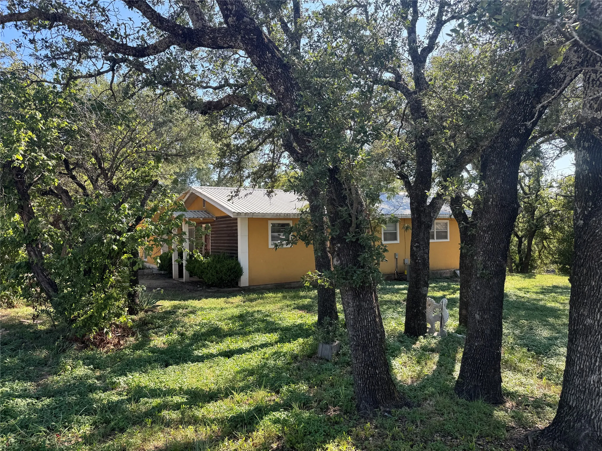 Single Family Residence For Sale in Brown County , 6904 Clover Leaf Drive, Brownwood, Texas 76801, 3 Bedroom, 3 Bathroom, Garage spaces, 1,800 Sqft, built in 0, mls#21347497, Real Estate Agent in Brownwood, Homes For Sale in Brown county, Homes For Sale in Brownwood, Realtor in Brownwood Texas, Real Estate Brokerage Independent Realty Texas, Luminita Cordes Realtor