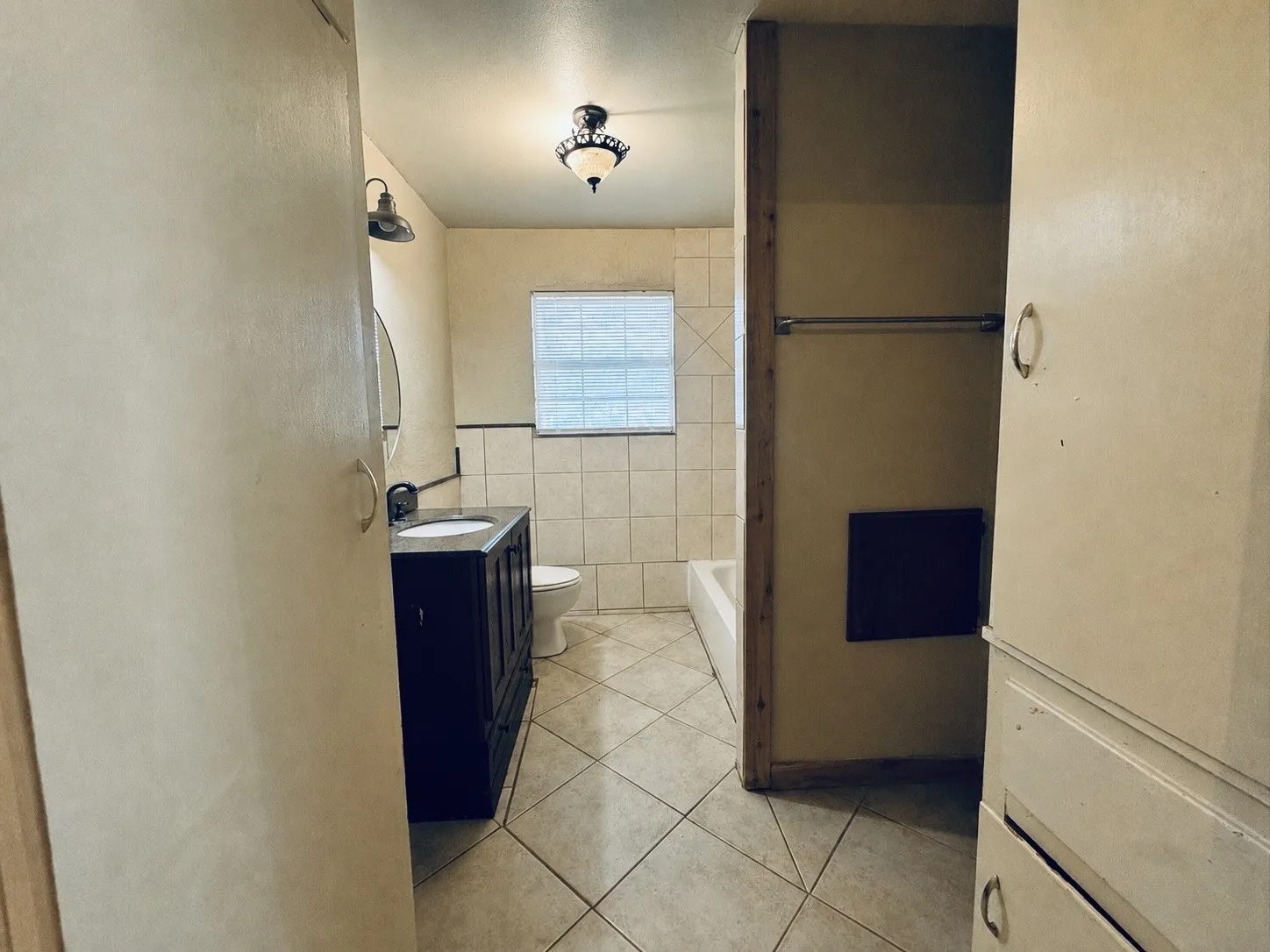 Single Family Residence For Sale in Brown County , 6904 Clover Leaf Drive, Brownwood, Texas 76801, 3 Bedroom, 3 Bathroom, Garage spaces, 1,800 Sqft, built in 0, mls#21347497, Real Estate Agent in Brownwood, Homes For Sale in Brown county, Homes For Sale in Brownwood, Realtor in Brownwood Texas, Real Estate Brokerage Independent Realty Texas, Luminita Cordes Realtor