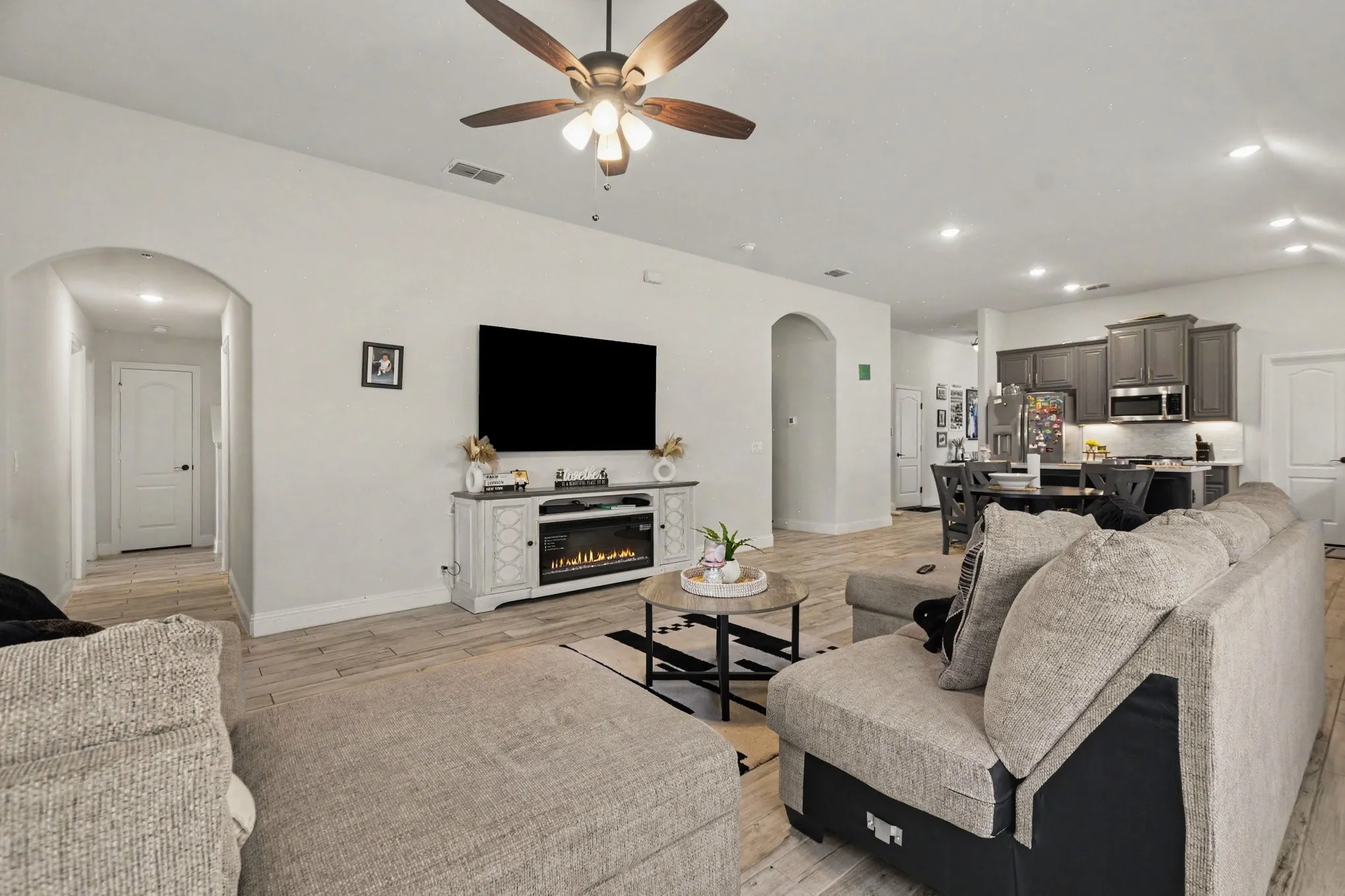 Single Family Residence For Sale in Dallas County , 3109 Mountcross Road, Mesquite, Texas 75181, 4 Bedroom, 3 Bathroom, 2 Garage spaces, 2,435 Sqft, built in 2022, mls#21343759, Real Estate Agent in Mesquite, Homes For Sale in Dallas county, Homes For Sale in Mesquite, Realtor in Mesquite Texas, Real Estate Brokerage Independent Realty Texas, Luminita Cordes Realtor