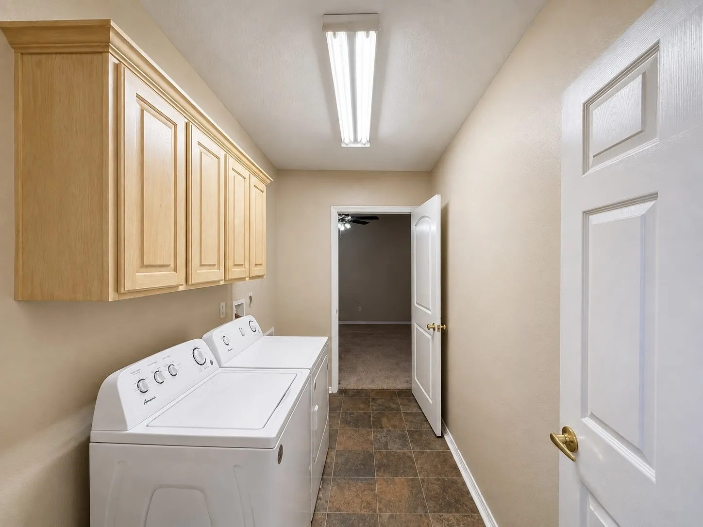 Single Family Residence For Sale in Kaufman County , 17506 Country Club Drive, Kemp, Texas 75143, 4 Bedroom, 2 Bathroom, 2 Garage spaces, 1,960 Sqft, built in 2000, mls#21347896, Real Estate Agent in Kemp, Homes For Sale in Kaufman county, Homes For Sale in Kemp, Realtor in Kemp Texas, Real Estate Brokerage Independent Realty Texas, Luminita Cordes Realtor