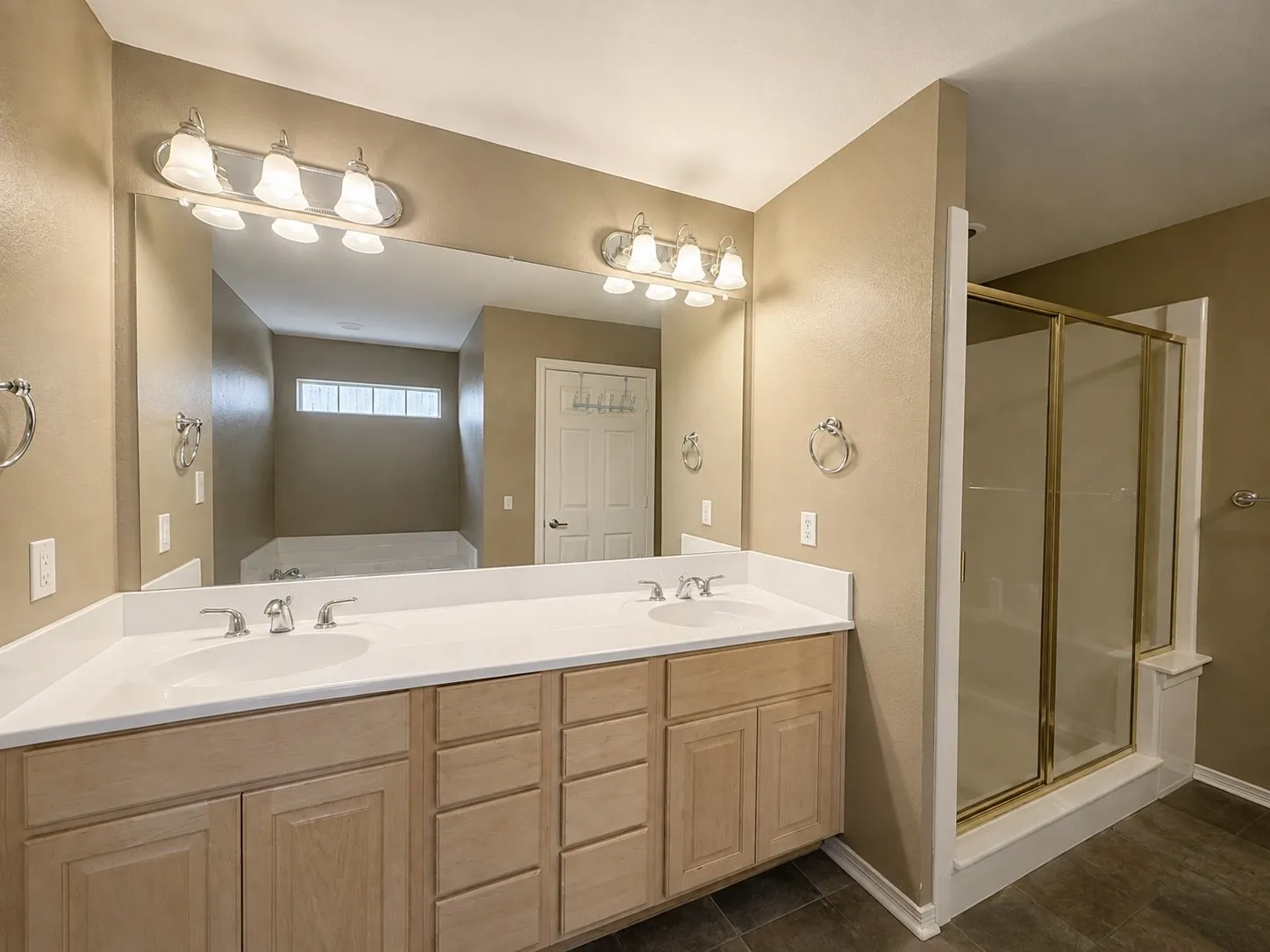 Single Family Residence For Sale in Kaufman County , 17506 Country Club Drive, Kemp, Texas 75143, 4 Bedroom, 2 Bathroom, 2 Garage spaces, 1,960 Sqft, built in 2000, mls#21347896, Real Estate Agent in Kemp, Homes For Sale in Kaufman county, Homes For Sale in Kemp, Realtor in Kemp Texas, Real Estate Brokerage Independent Realty Texas, Luminita Cordes Realtor