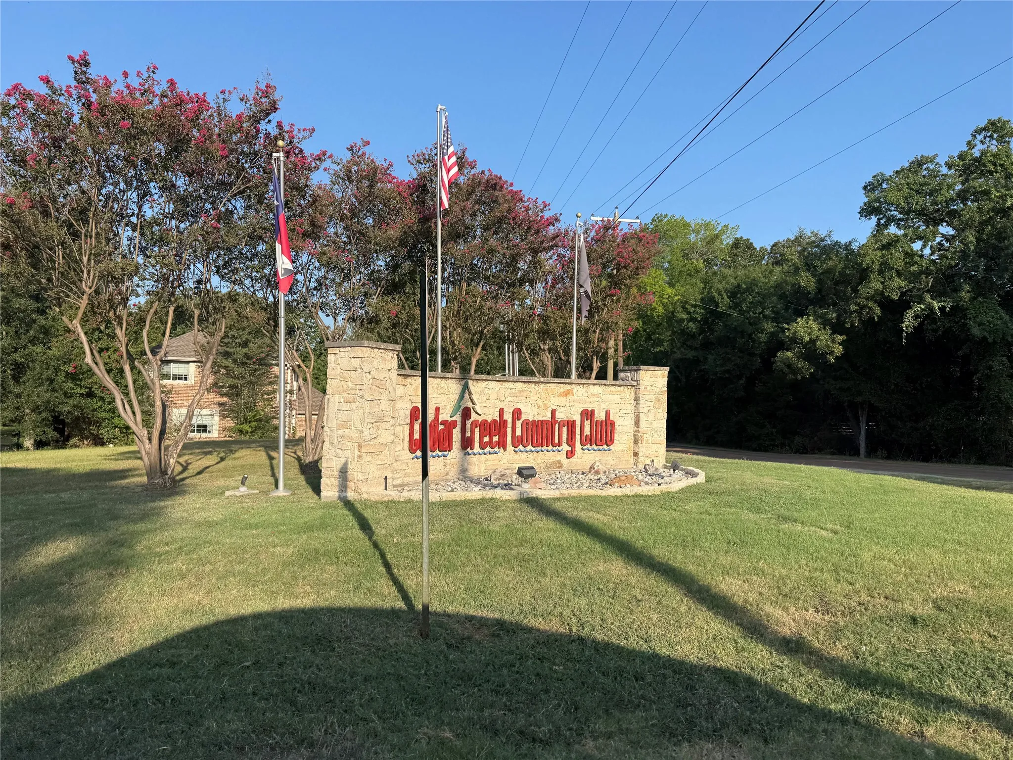 Single Family Residence For Sale in Kaufman County , 17506 Country Club Drive, Kemp, Texas 75143, 4 Bedroom, 2 Bathroom, 2 Garage spaces, 1,960 Sqft, built in 2000, mls#21347896, Real Estate Agent in Kemp, Homes For Sale in Kaufman county, Homes For Sale in Kemp, Realtor in Kemp Texas, Real Estate Brokerage Independent Realty Texas, Luminita Cordes Realtor