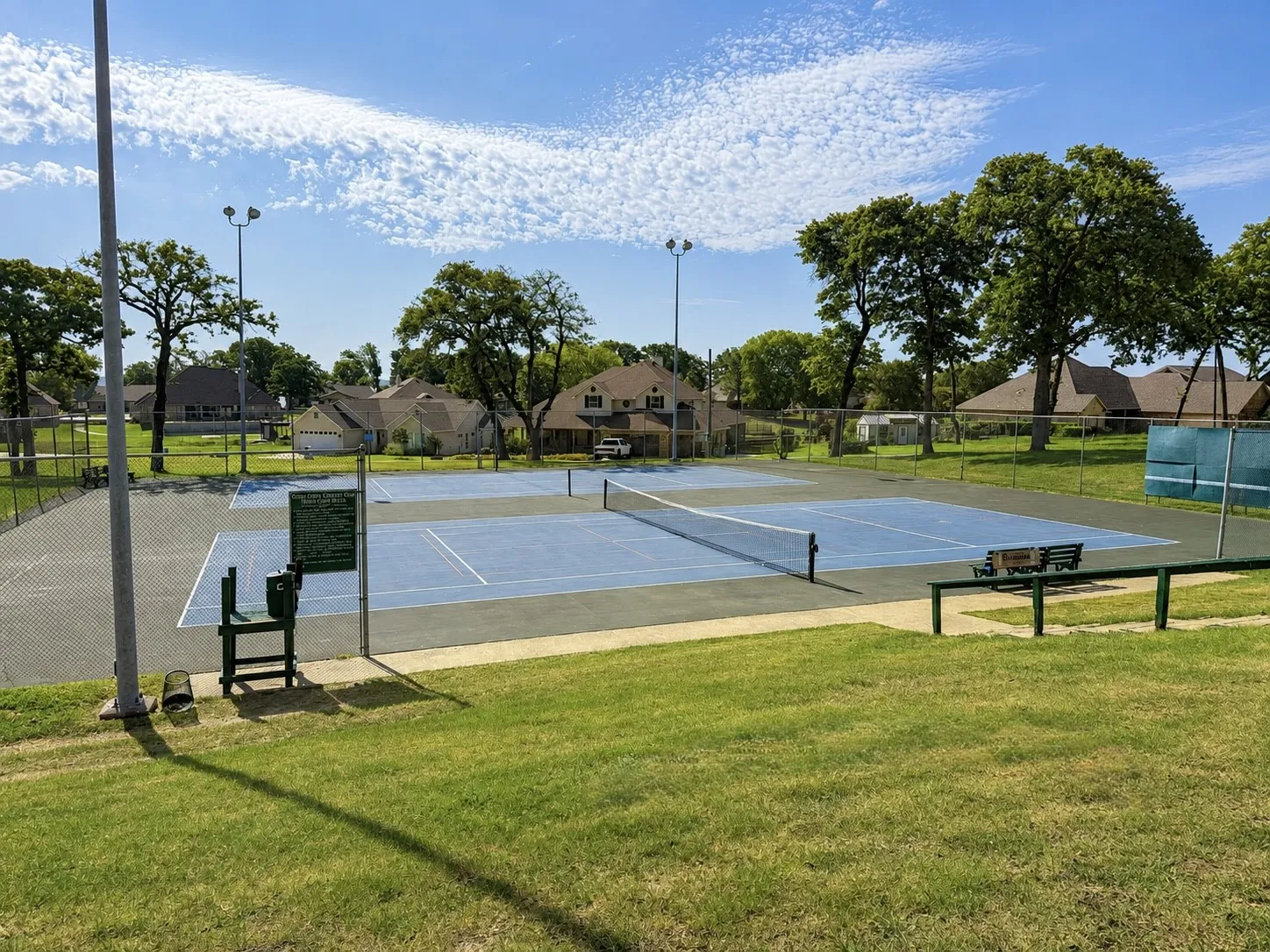 Single Family Residence For Sale in Kaufman County , 17506 Country Club Drive, Kemp, Texas 75143, 4 Bedroom, 2 Bathroom, 2 Garage spaces, 1,960 Sqft, built in 2000, mls#21347896, Real Estate Agent in Kemp, Homes For Sale in Kaufman county, Homes For Sale in Kemp, Realtor in Kemp Texas, Real Estate Brokerage Independent Realty Texas, Luminita Cordes Realtor