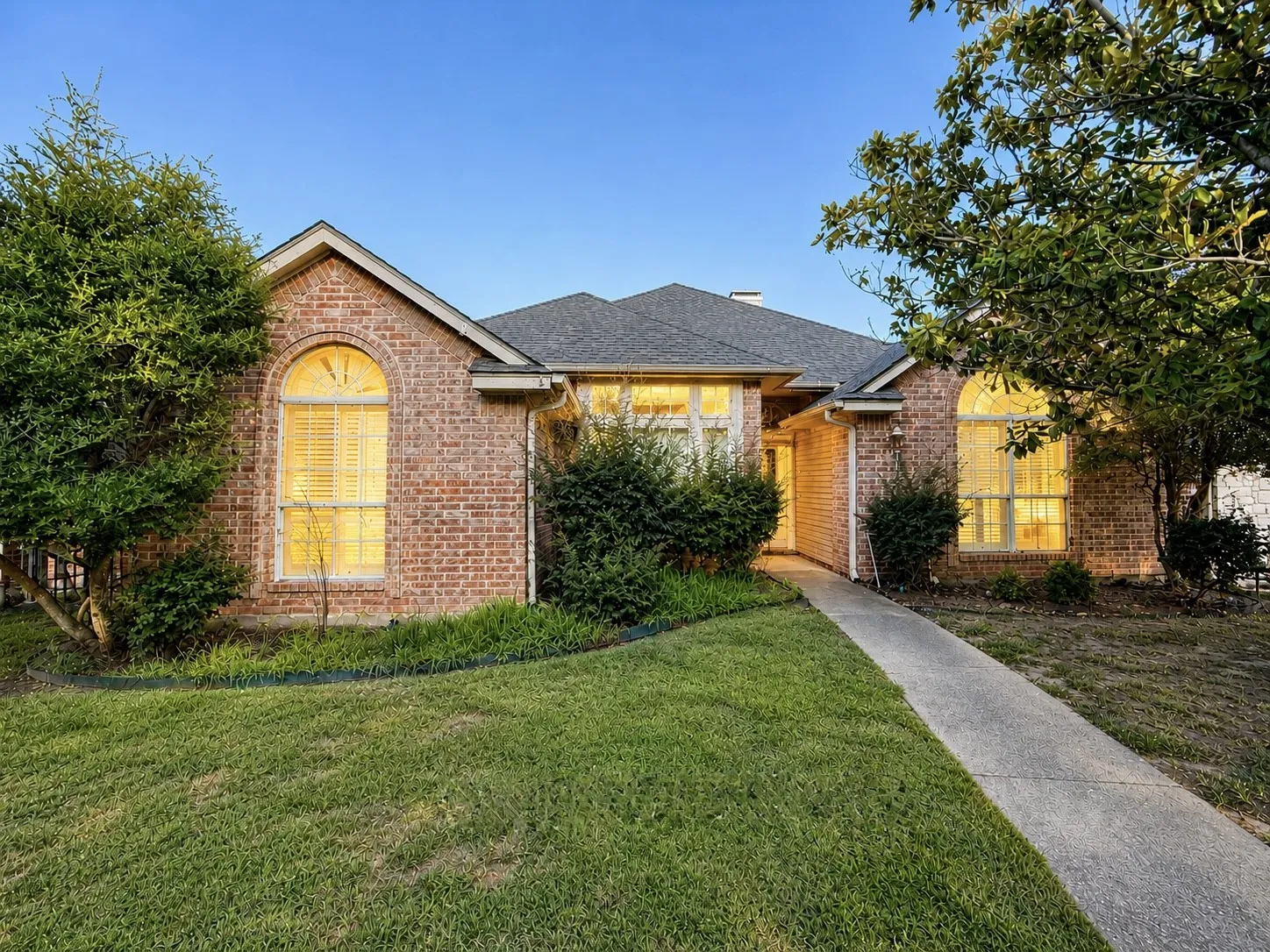 Single Family Residence For Sale in Kaufman County , 17506 Country Club Drive, Kemp, Texas 75143, 4 Bedroom, 2 Bathroom, 2 Garage spaces, 1,960 Sqft, built in 2000, mls#21347896, Real Estate Agent in Kemp, Homes For Sale in Kaufman county, Homes For Sale in Kemp, Realtor in Kemp Texas, Real Estate Brokerage Independent Realty Texas, Luminita Cordes Realtor