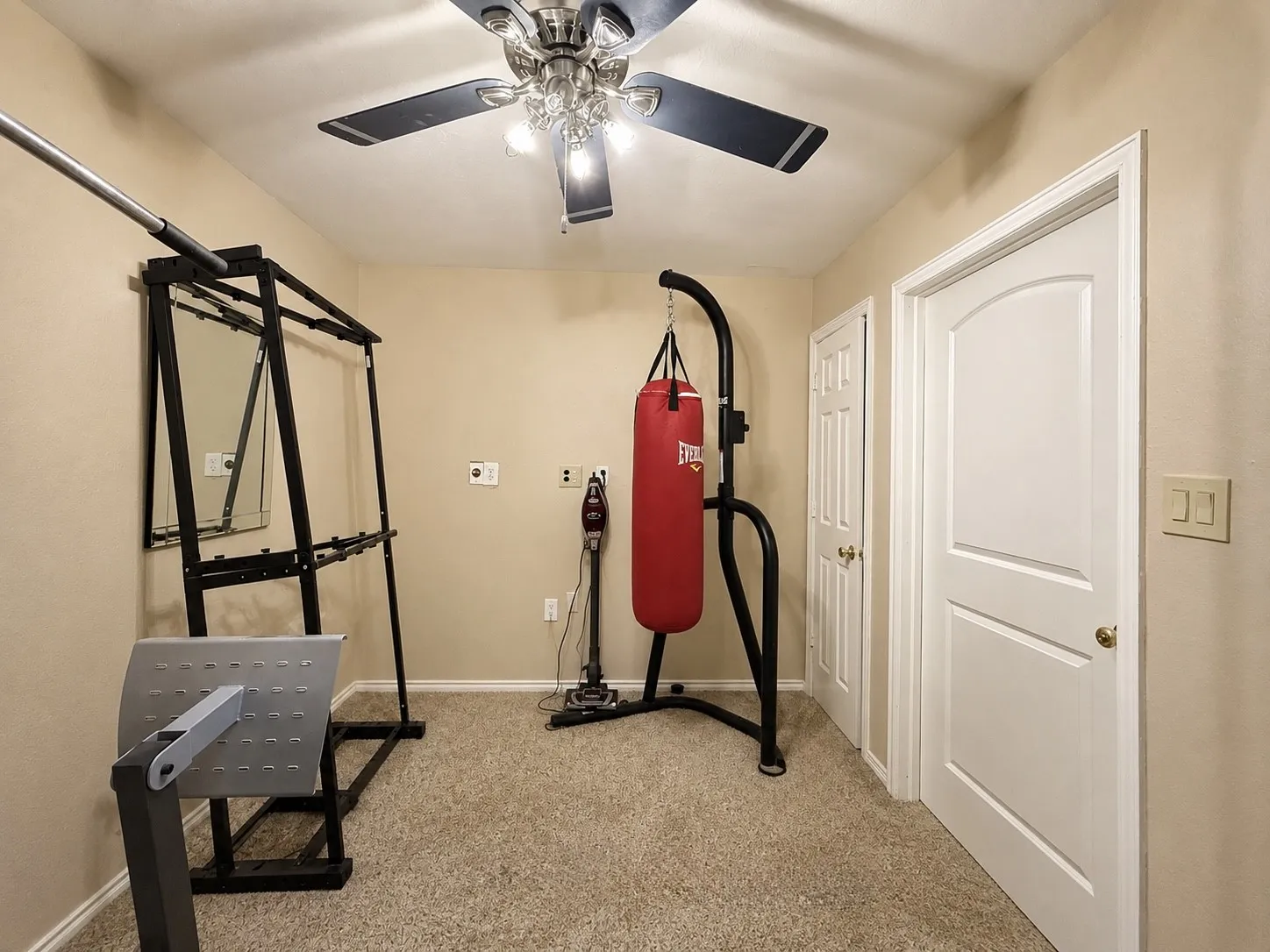 Single Family Residence For Sale in Kaufman County , 17506 Country Club Drive, Kemp, Texas 75143, 4 Bedroom, 2 Bathroom, 2 Garage spaces, 1,960 Sqft, built in 2000, mls#21347896, Real Estate Agent in Kemp, Homes For Sale in Kaufman county, Homes For Sale in Kemp, Realtor in Kemp Texas, Real Estate Brokerage Independent Realty Texas, Luminita Cordes Realtor