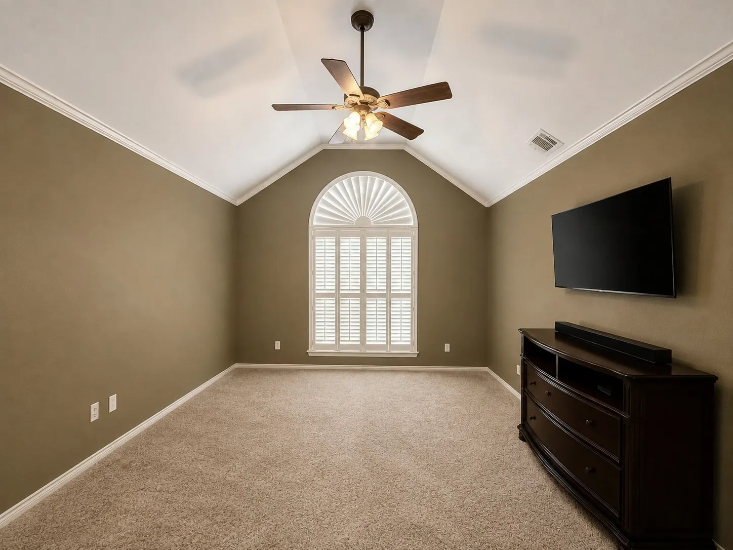 Single Family Residence For Sale in Kaufman County , 17506 Country Club Drive, Kemp, Texas 75143, 4 Bedroom, 2 Bathroom, 2 Garage spaces, 1,960 Sqft, built in 2000, mls#21347896, Real Estate Agent in Kemp, Homes For Sale in Kaufman county, Homes For Sale in Kemp, Realtor in Kemp Texas, Real Estate Brokerage Independent Realty Texas, Luminita Cordes Realtor