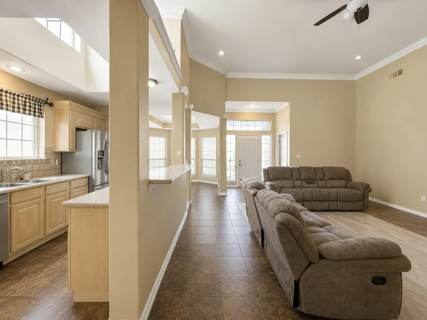 Single Family Residence For Sale in Kaufman County , 17506 Country Club Drive, Kemp, Texas 75143, 4 Bedroom, 2 Bathroom, 2 Garage spaces, 1,960 Sqft, built in 2000, mls#21347896, Real Estate Agent in Kemp, Homes For Sale in Kaufman county, Homes For Sale in Kemp, Realtor in Kemp Texas, Real Estate Brokerage Independent Realty Texas, Luminita Cordes Realtor