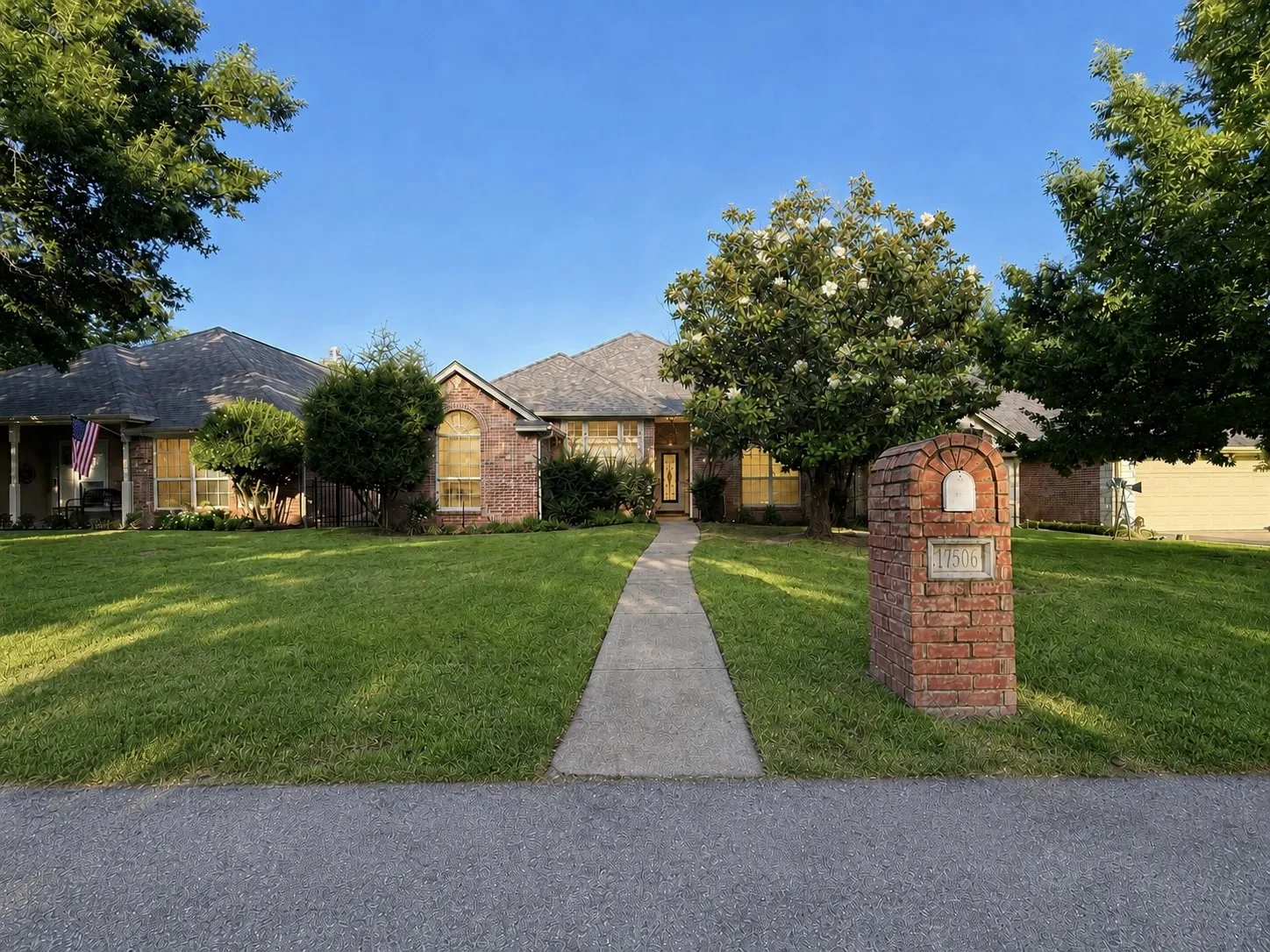 Single Family Residence For Sale in Kaufman County , 17506 Country Club Drive, Kemp, Texas 75143, 4 Bedroom, 2 Bathroom, 2 Garage spaces, 1,960 Sqft, built in 2000, mls#21347896, Real Estate Agent in Kemp, Homes For Sale in Kaufman county, Homes For Sale in Kemp, Realtor in Kemp Texas, Real Estate Brokerage Independent Realty Texas, Luminita Cordes Realtor